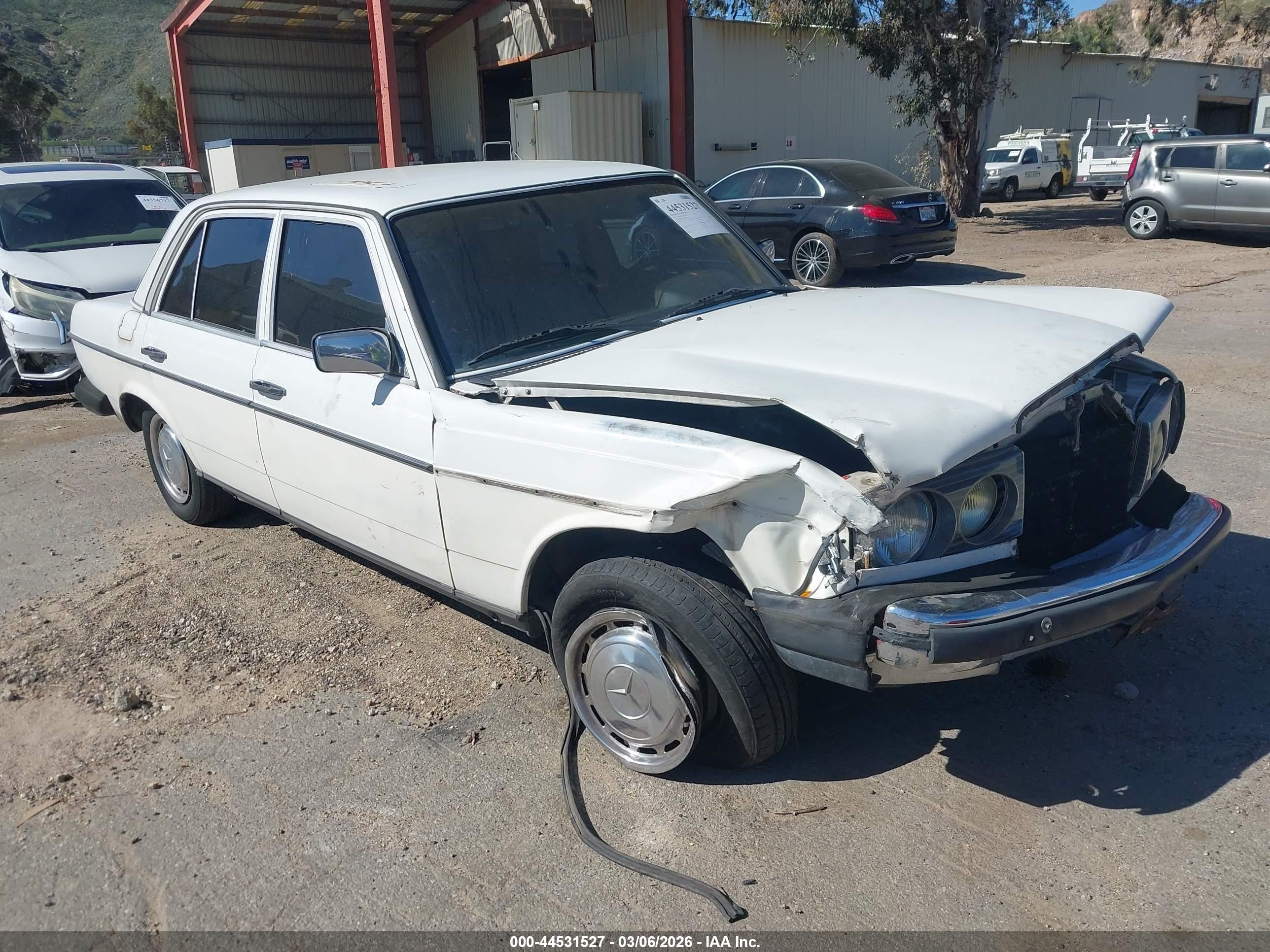 1983 Mercedes-Benz 240 Series 240D, VIN WDBAB23AXDB401174 — Front end