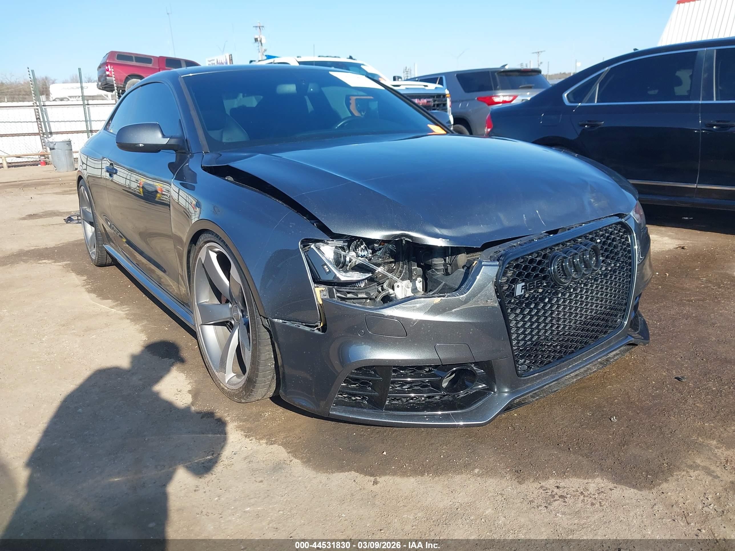 2014 Audi RS 5, VIN WUAC6AFR4EA900251 — Front end