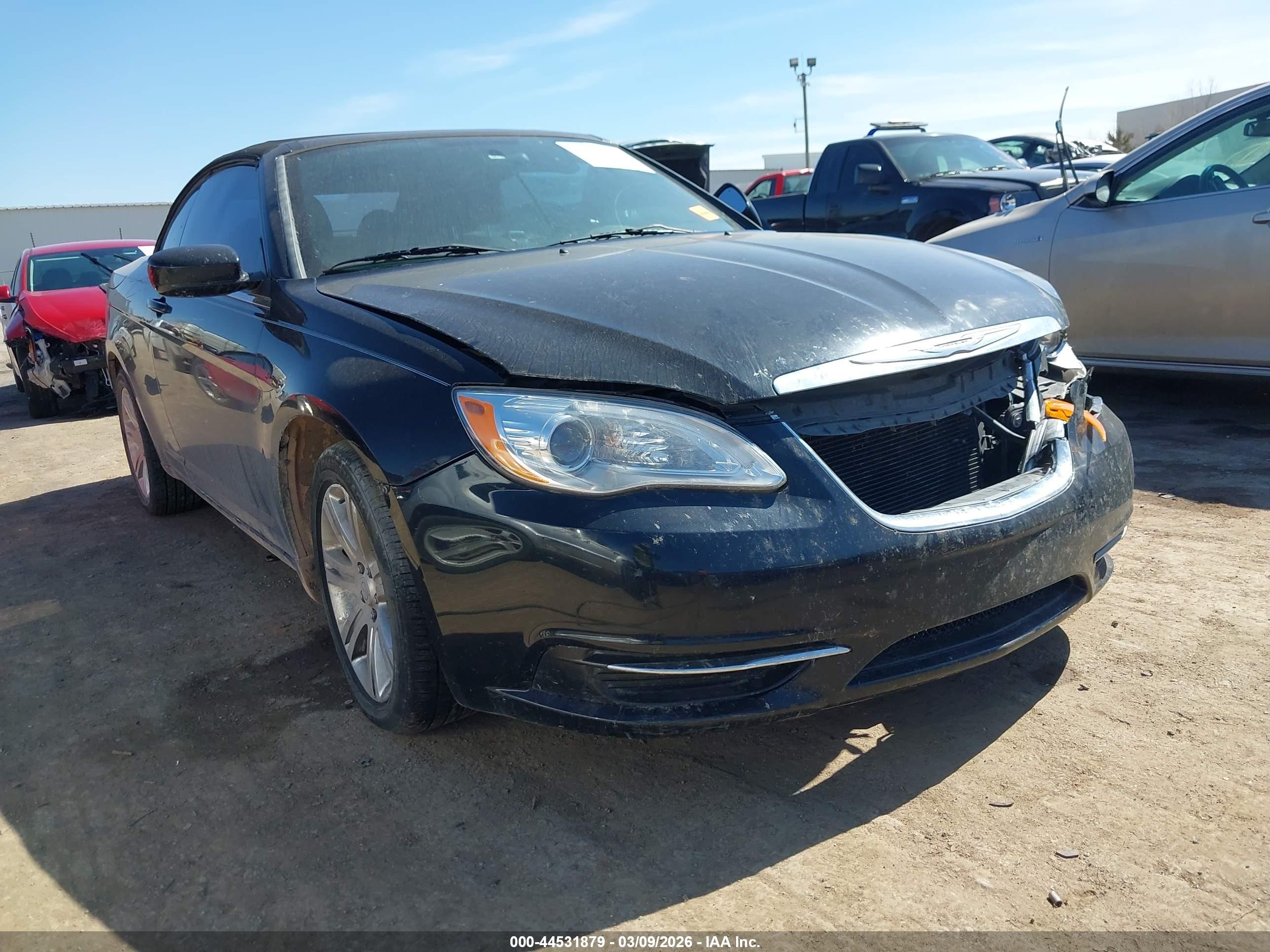 2011 Chrysler 200 Touring, VIN 1C3BC2EG7BN620503 — Перед