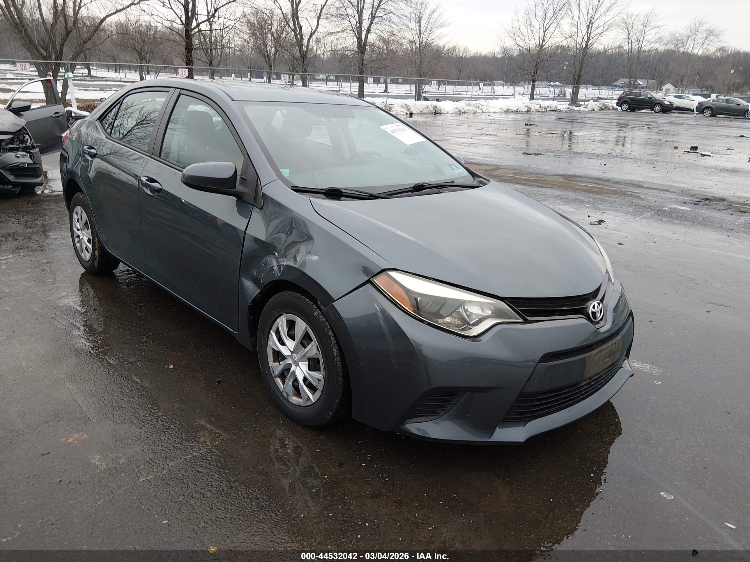 2014 Toyota Corolla LE, VIN 2T1BURHE2EC206760 — Front end
