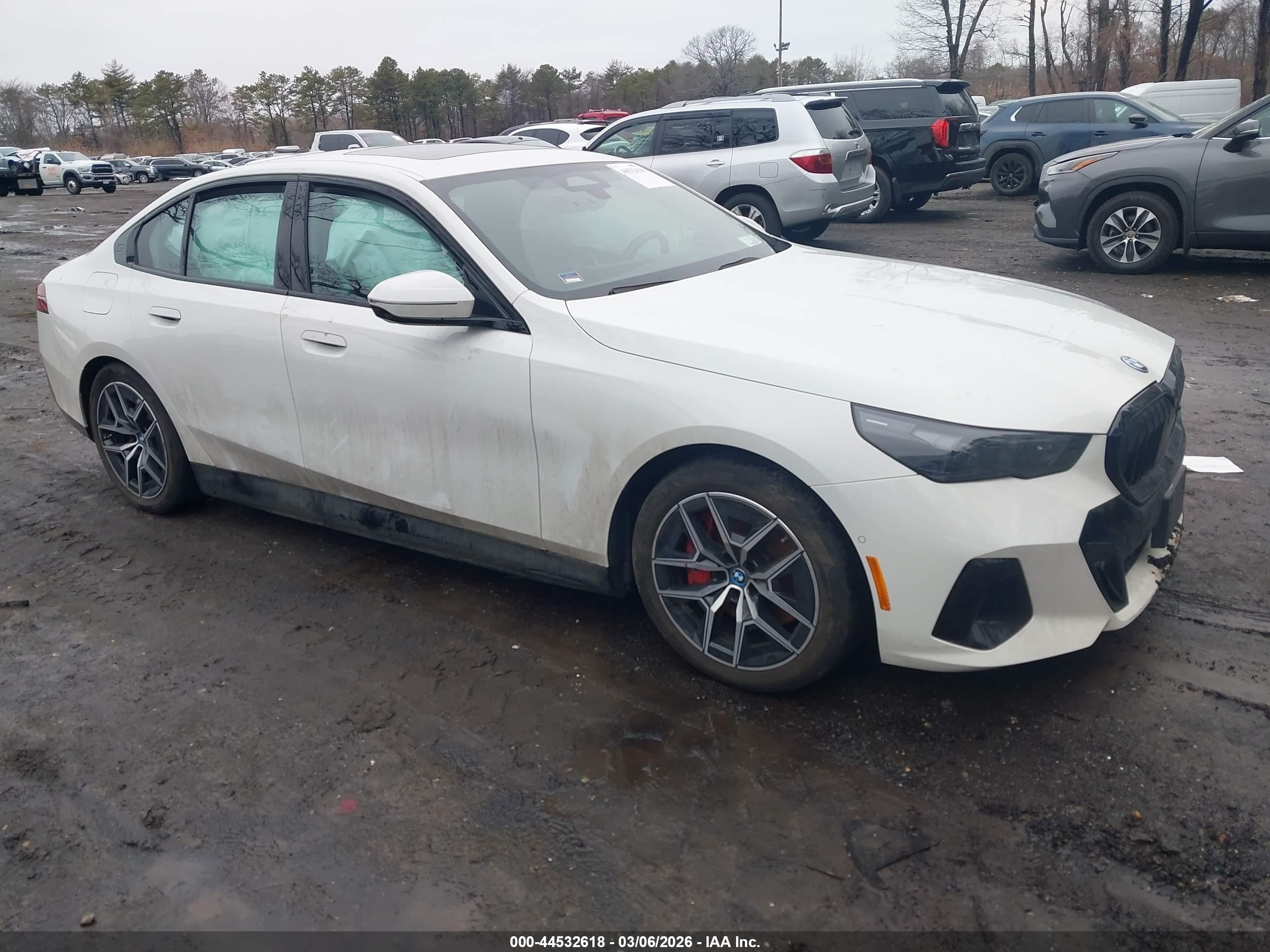 2025 BMW i5 xDrive40, VIN WBY13HG02SCT77638 — Side