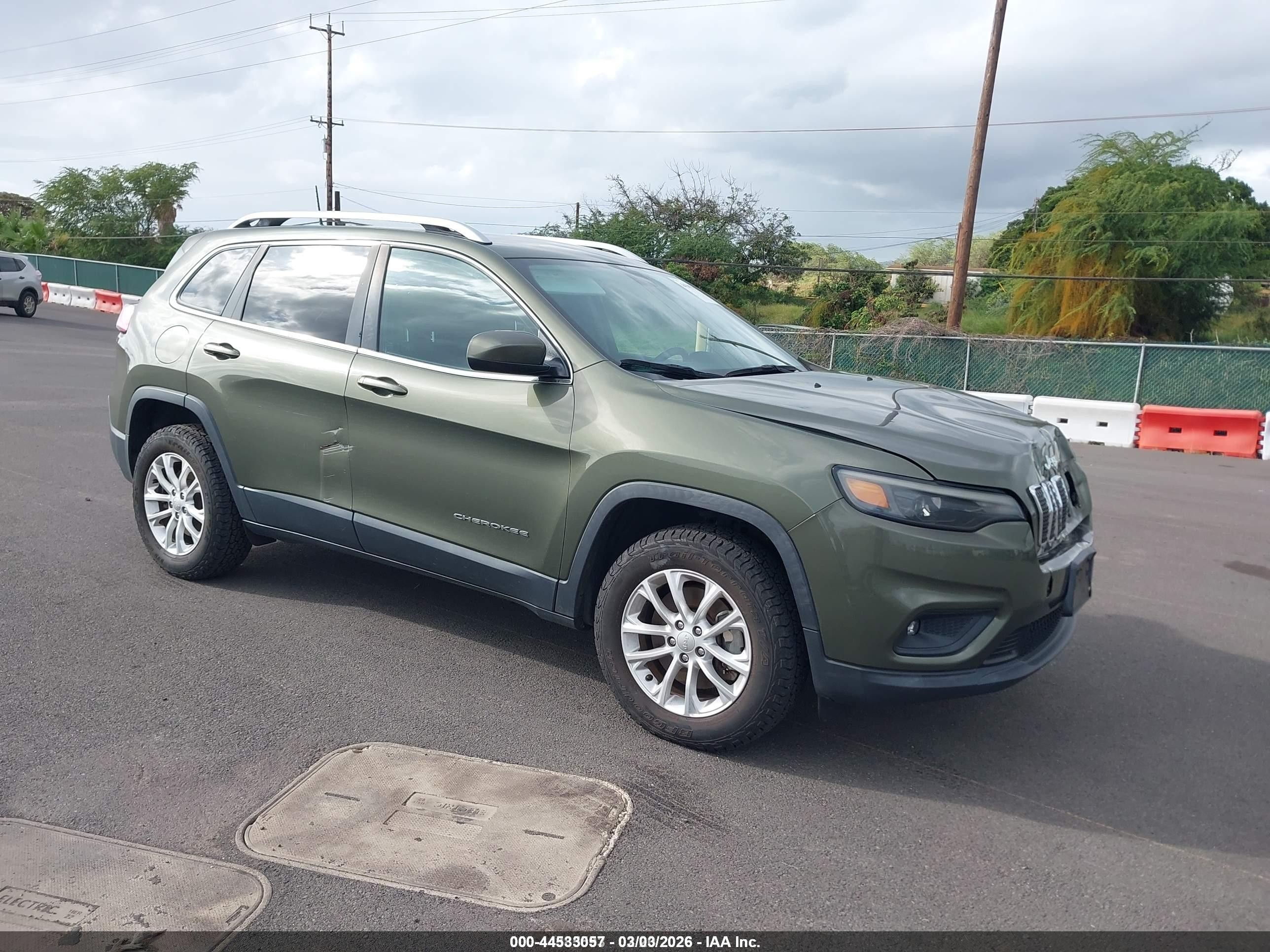 2019 Jeep Cherokee Latitude, VIN 1C4PJMCB9KD440343 — Front end