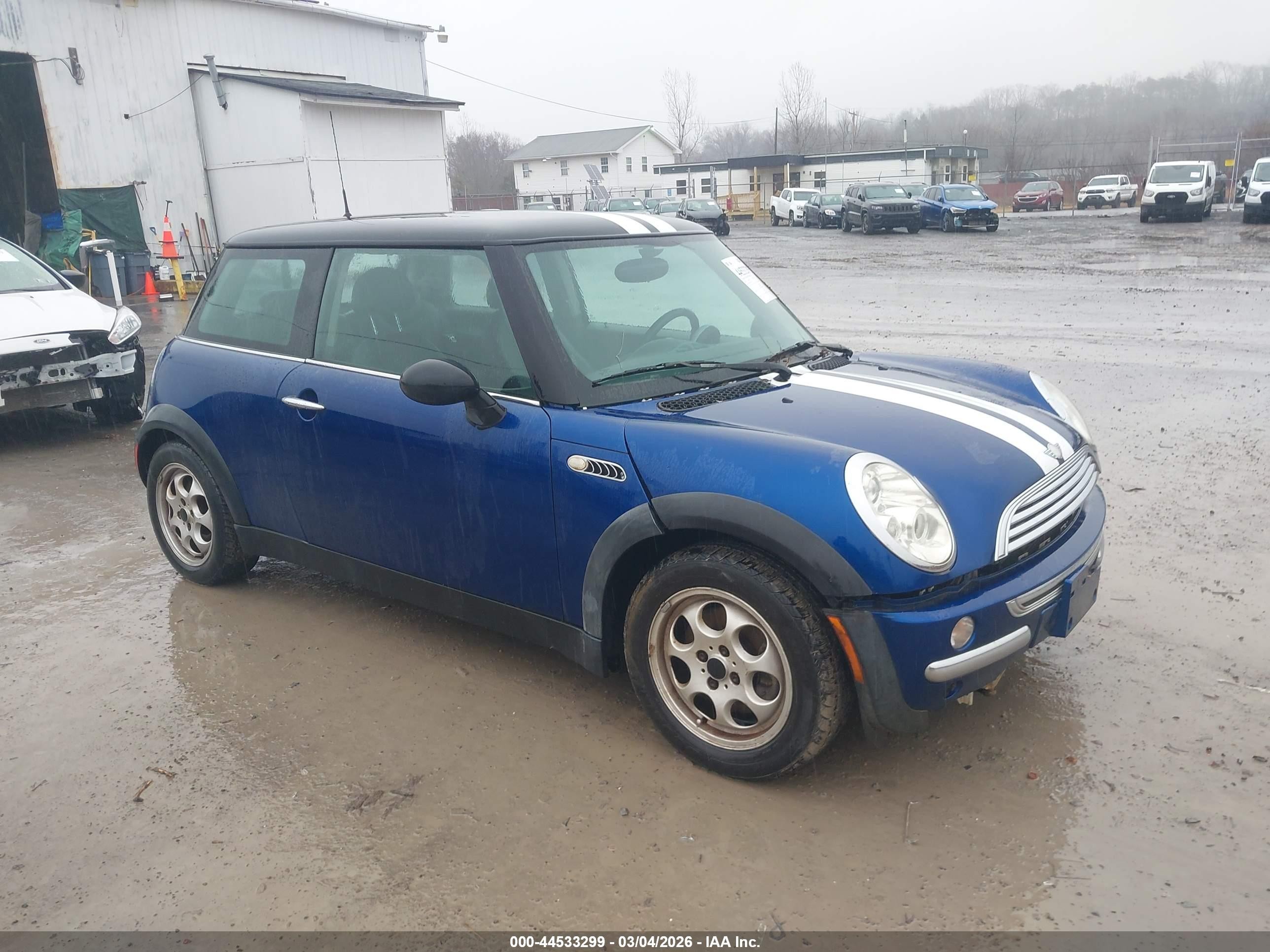 2002 MINI Hardtop, VIN WMWRC334X2TC37417 — Перед