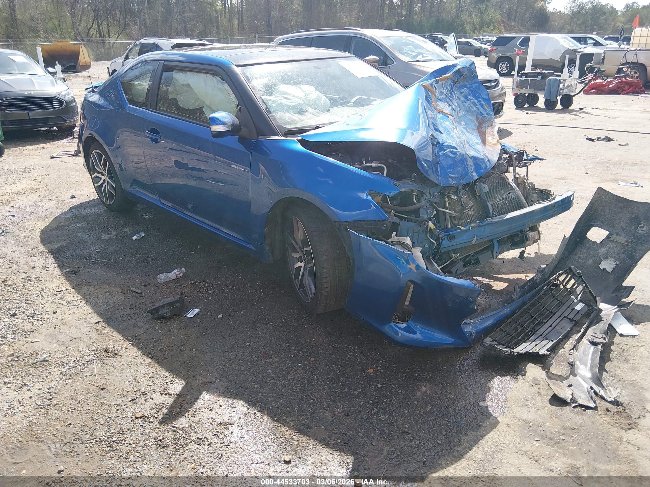2015 Scion tC, VIN JTKJF5C78FJ012725 — Front end