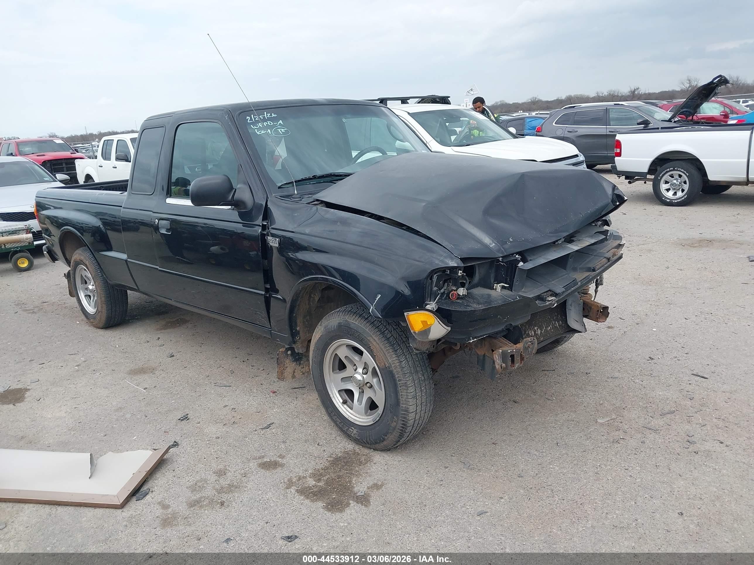 2004 Mazda B-Series SE, VIN 4F4YR16D94TM11790 — Front end
