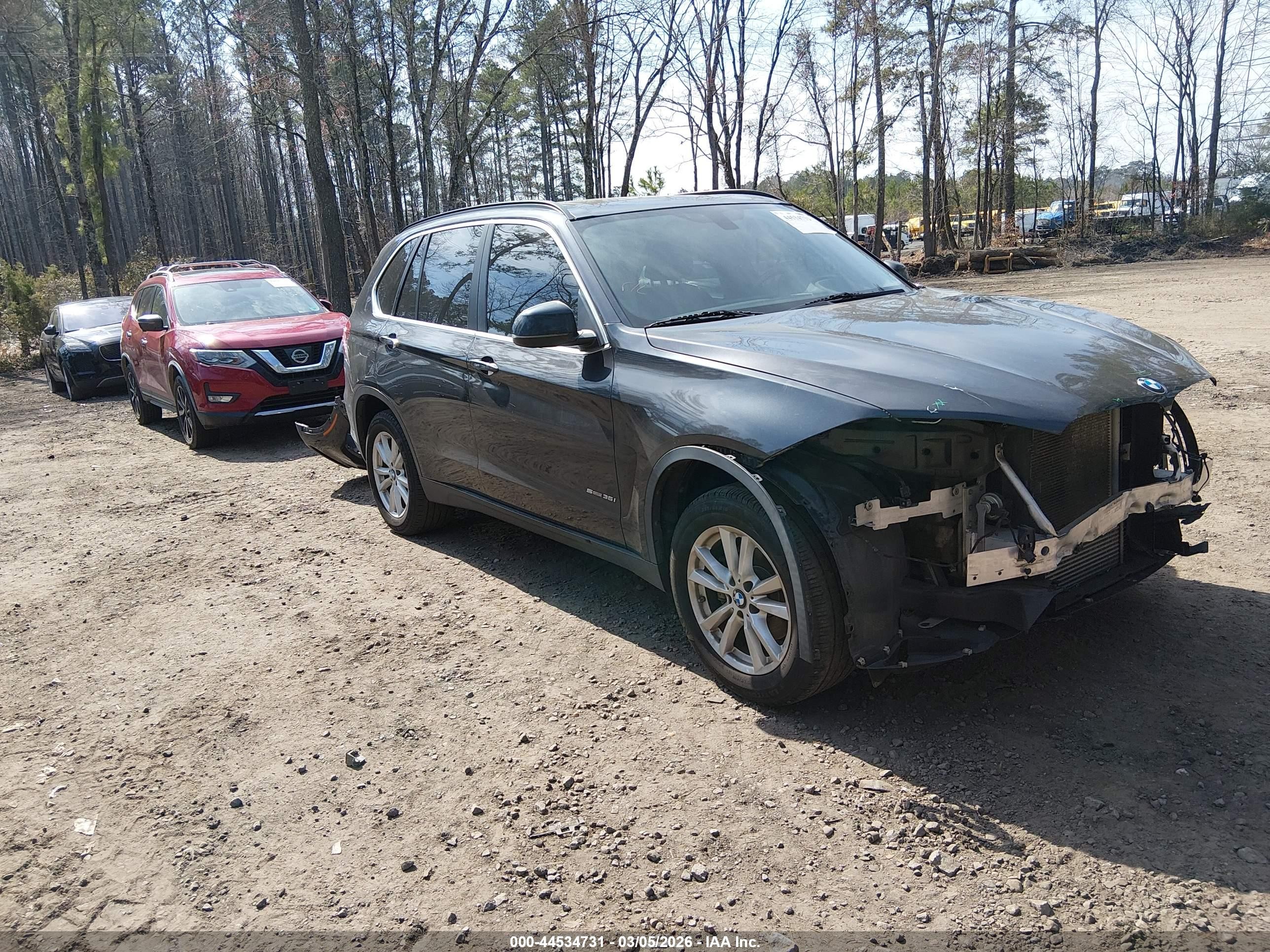 2015 BMW X5 sDrive35i, VIN 5UXKR2C54F0H38119 — Front end