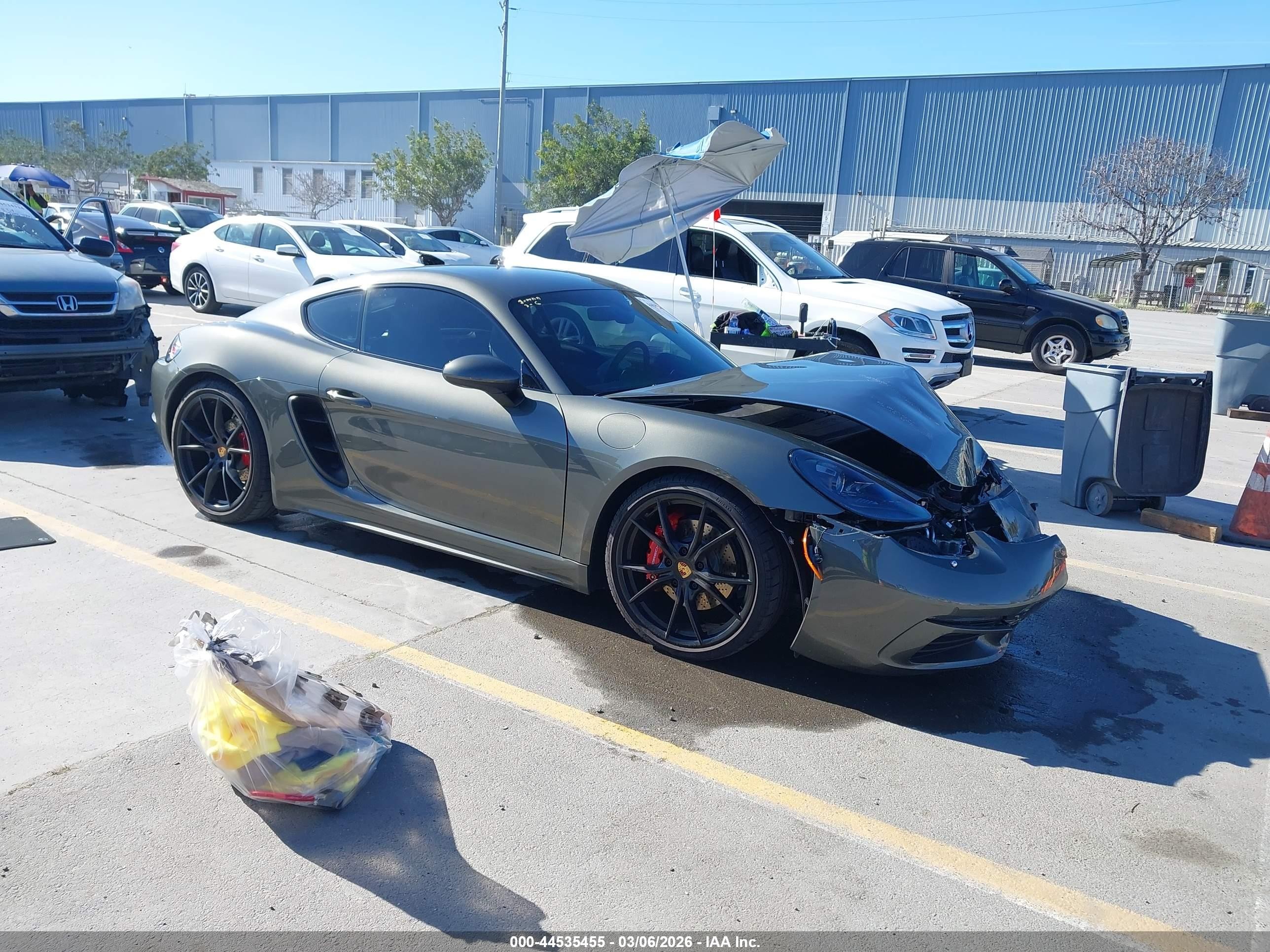 2024 Porsche 718 Cayman S, VIN WP0AB2A86RK264596 — Перед