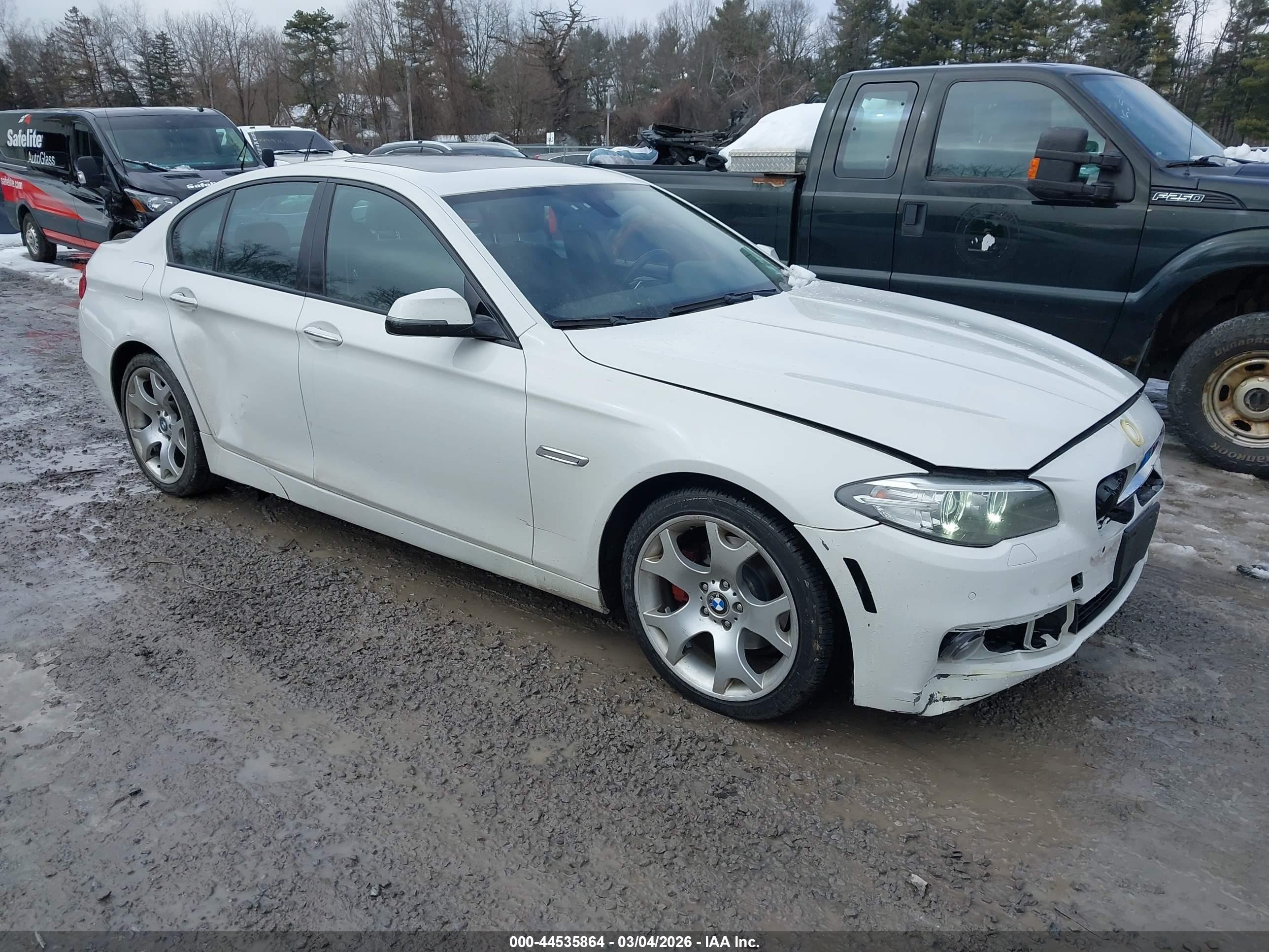 2016 BMW 5 Series 528i xDrive, VIN WBA5A7C51GG643698 — Front end