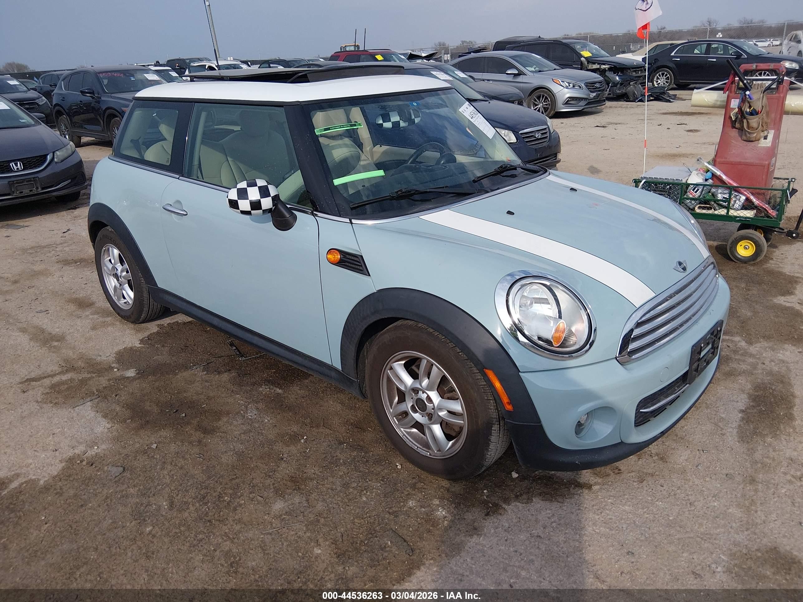 2012 MINI Hardtop, VIN WMWSU3C58CT543814 — Днище