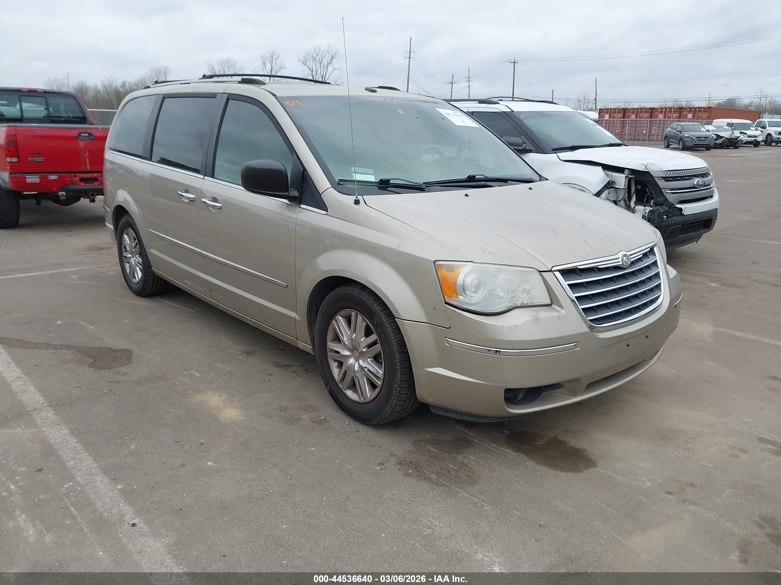 2008 Chrysler Town & Country Limited, VIN 2A8HR64X48R688730 — Пожар в салоне