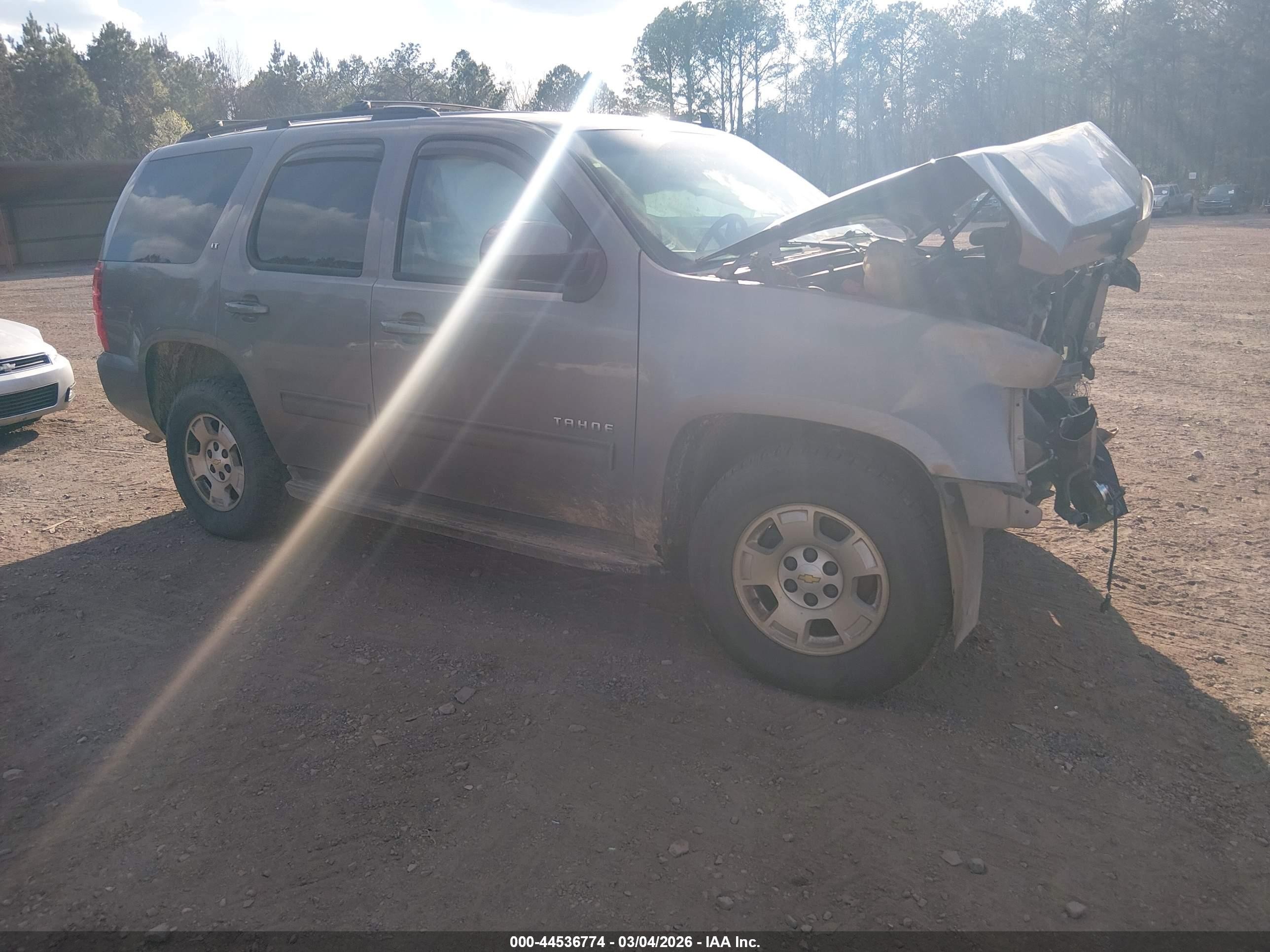 2011 Chevrolet Tahoe LT, VIN 1GNSCBE02BR186831 — Front end