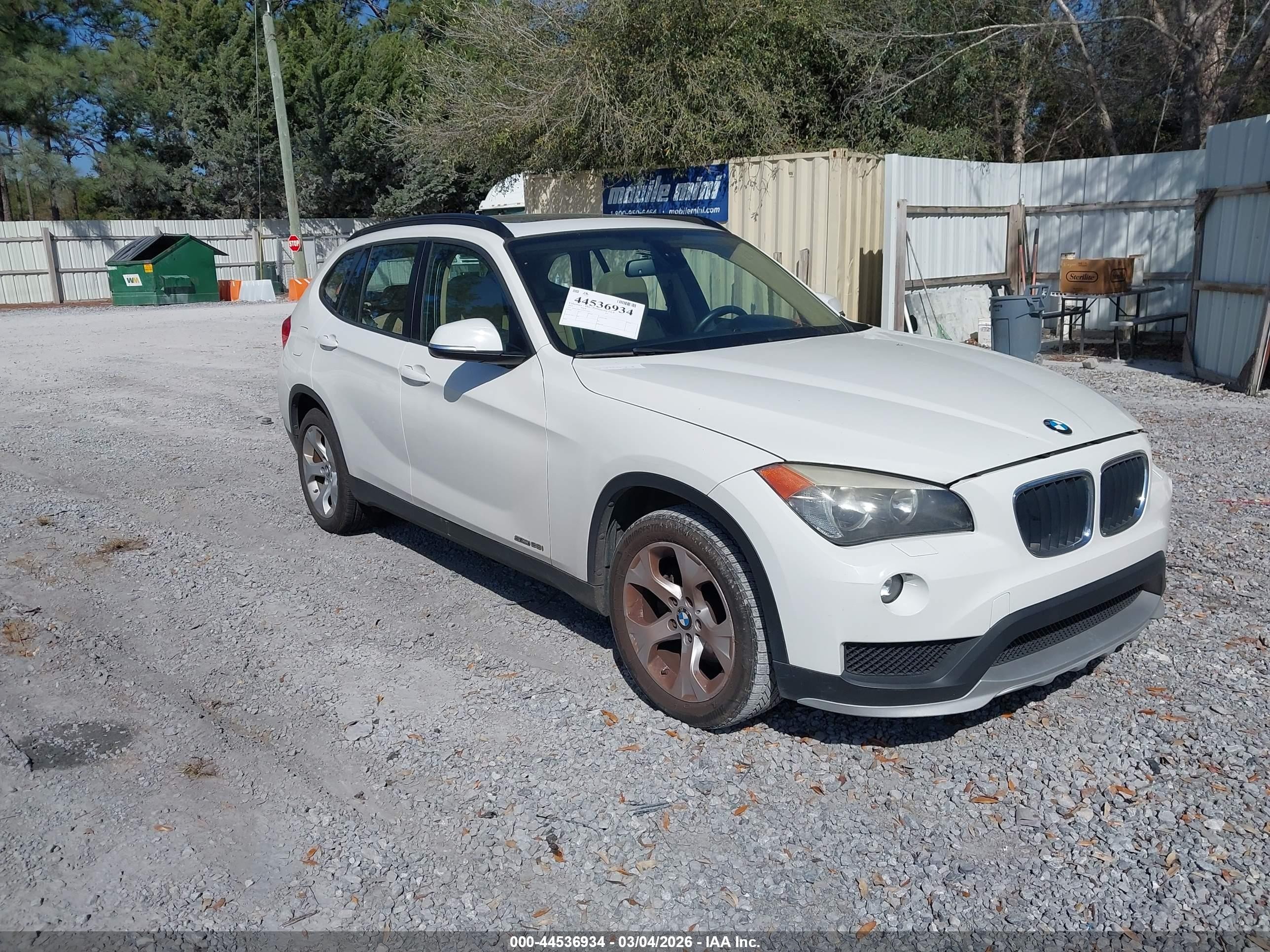 2015 BMW X1 sDrive28i, VIN WBAVM1C51FV317219 — Front end