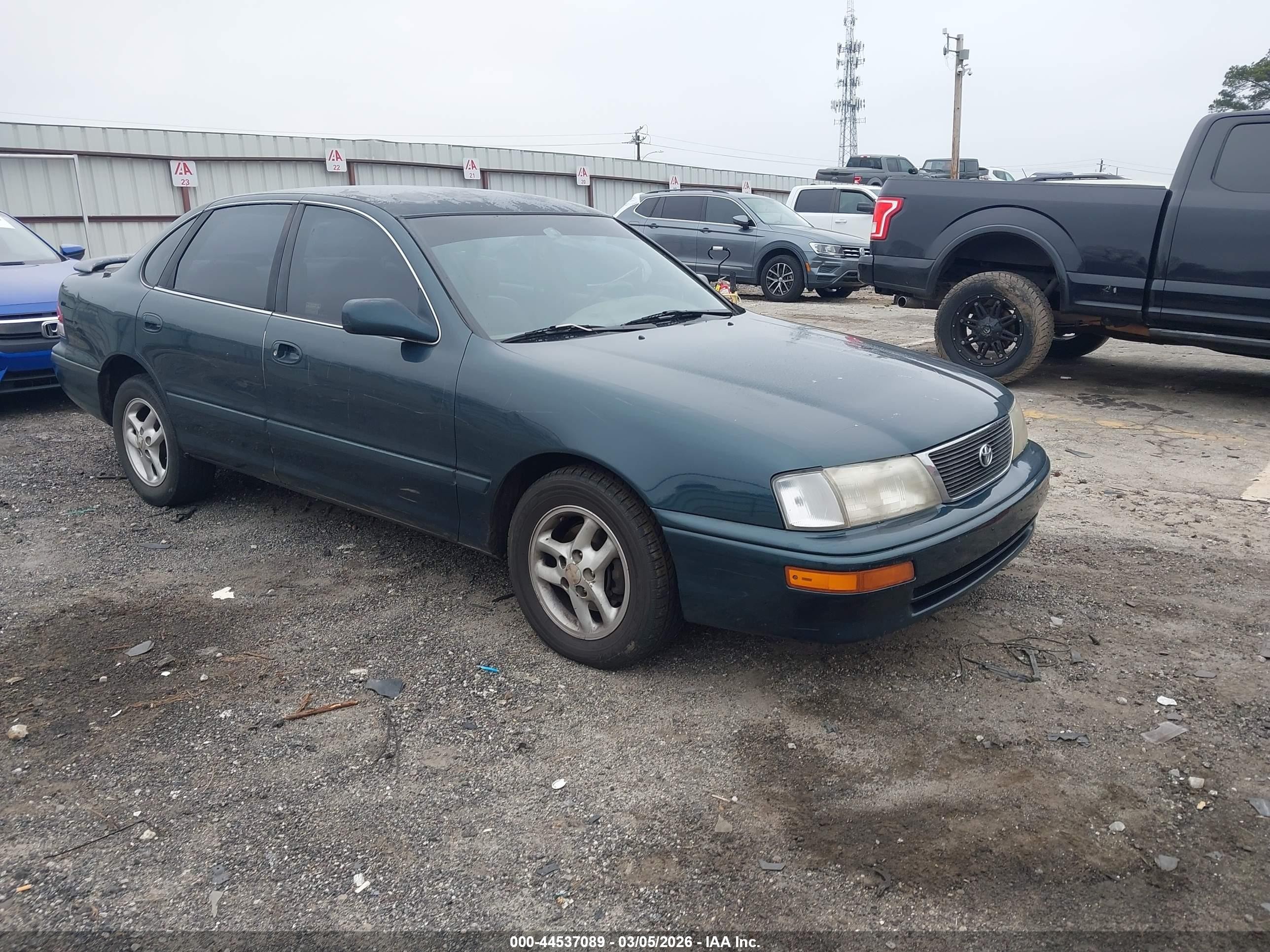 1996 Toyota Avalon XL, VIN 4T1BF12B0TU107487 — Side