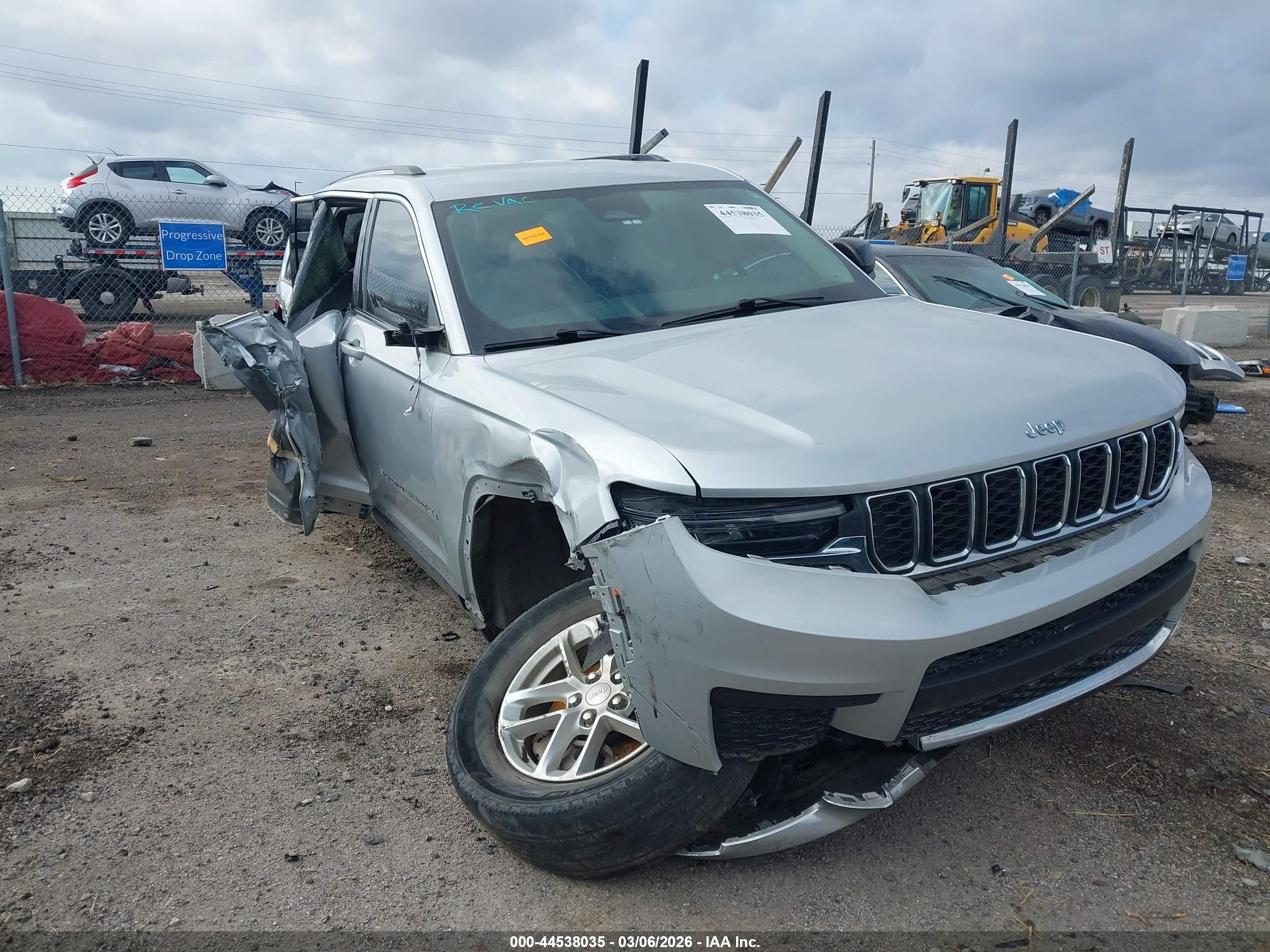2023 Jeep Grand Cherokee Laredo, VIN 1C4RJJAG3P8768816 — Side
