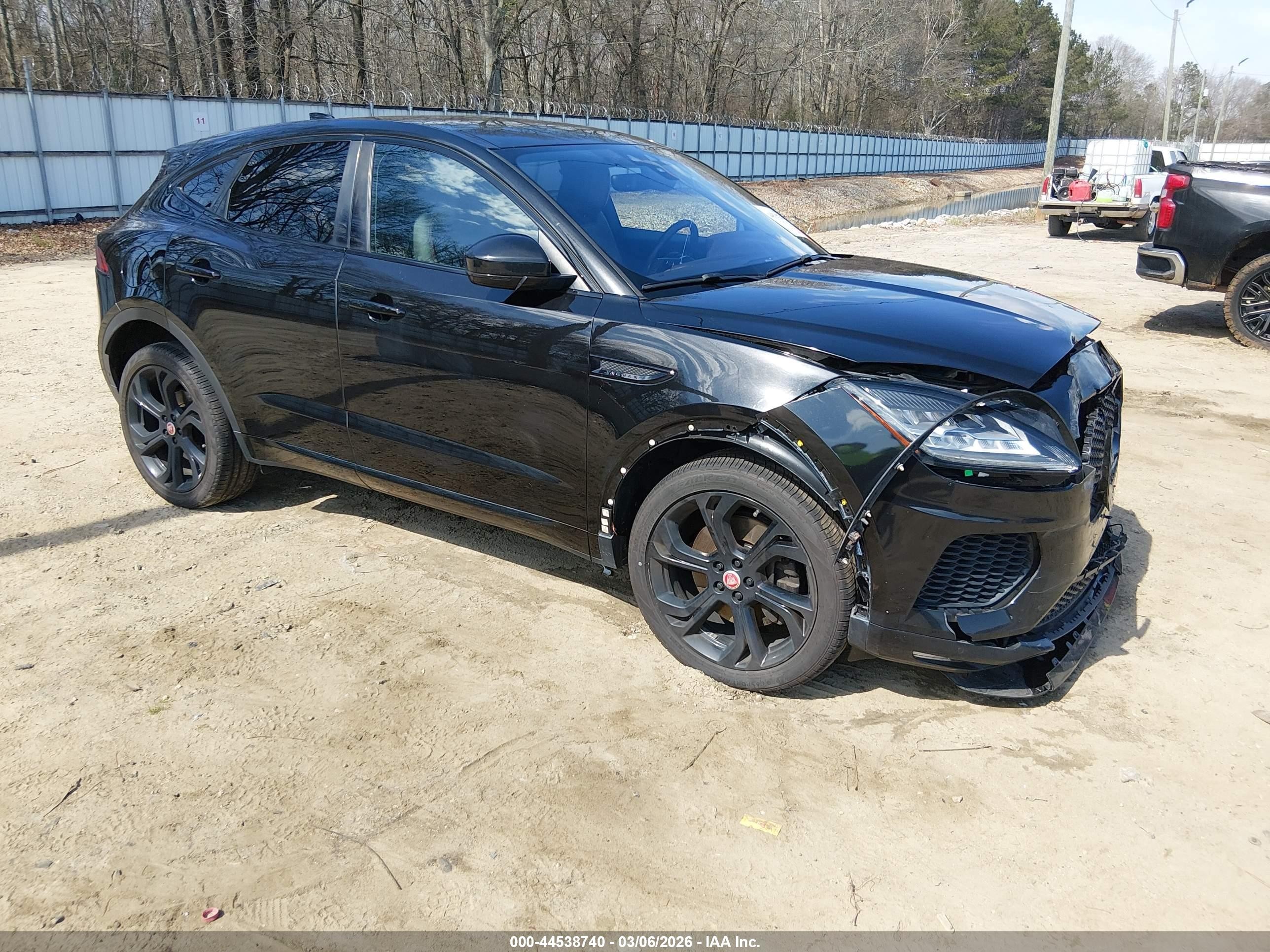2018 Jaguar E-Pace First Edition, VIN SADFL2FX0J1Z01533 — Перед
