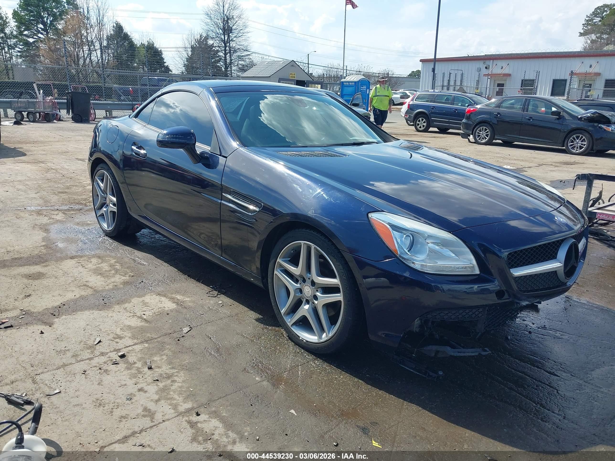 2015 Mercedes-Benz SLK 250, VIN WDDPK4HA4FF105116 — Rear end
