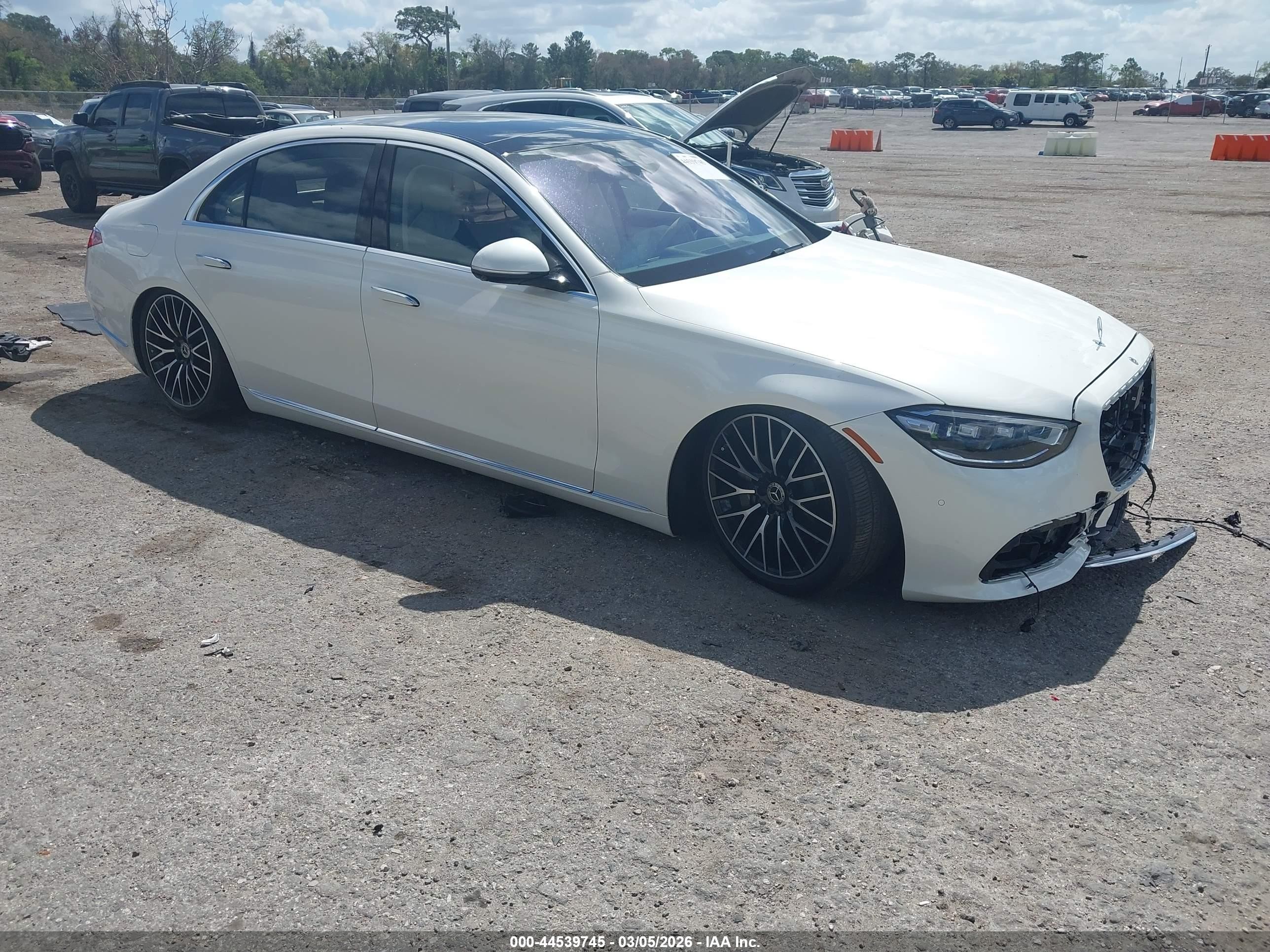 2022 Mercedes-Benz S 580, VIN W1K6G7GB6NA098786 — Front end
