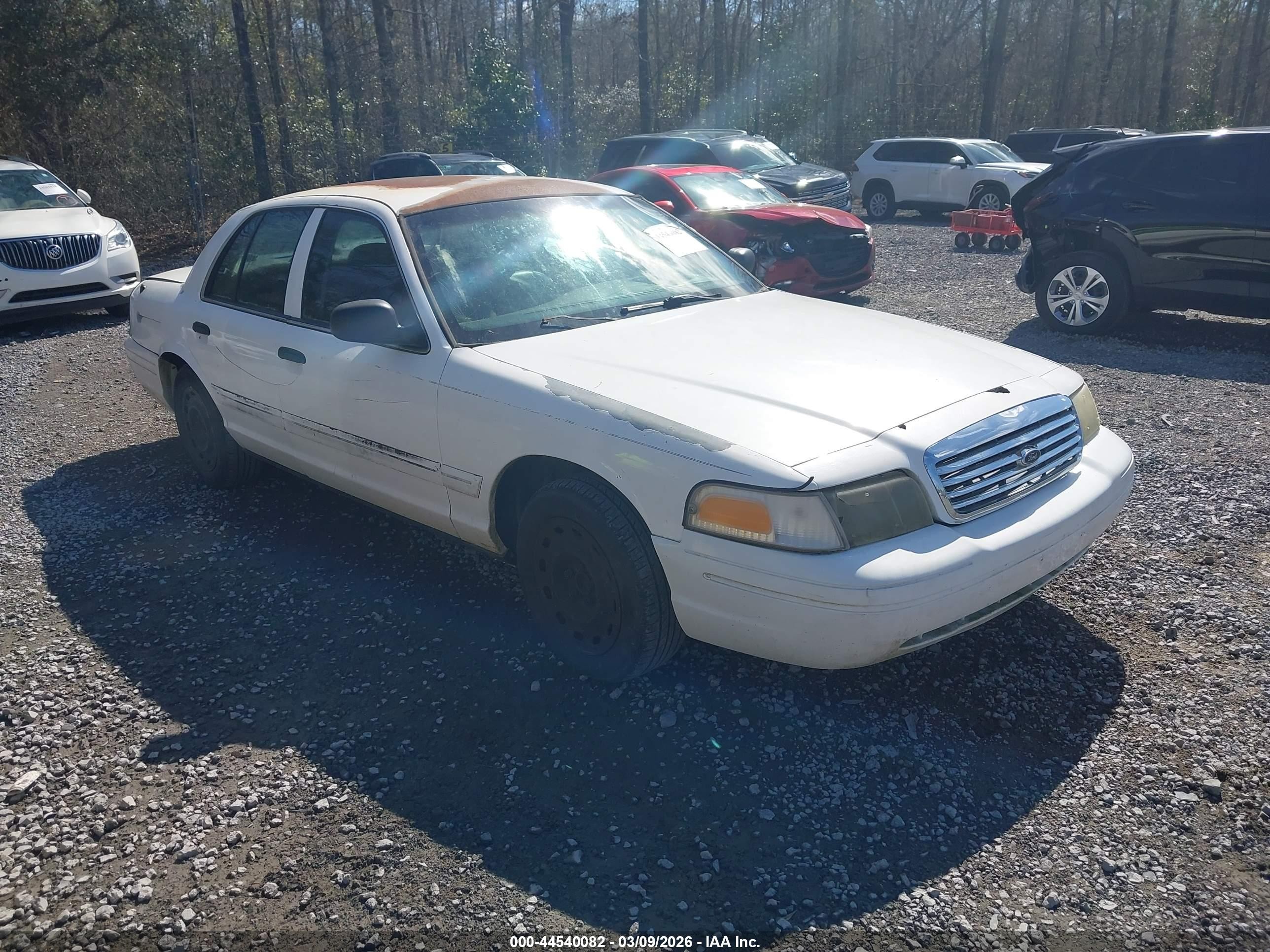 2005 Ford Crown Victoria Standard, VIN 2FAFP73W95X147950 — Rear end