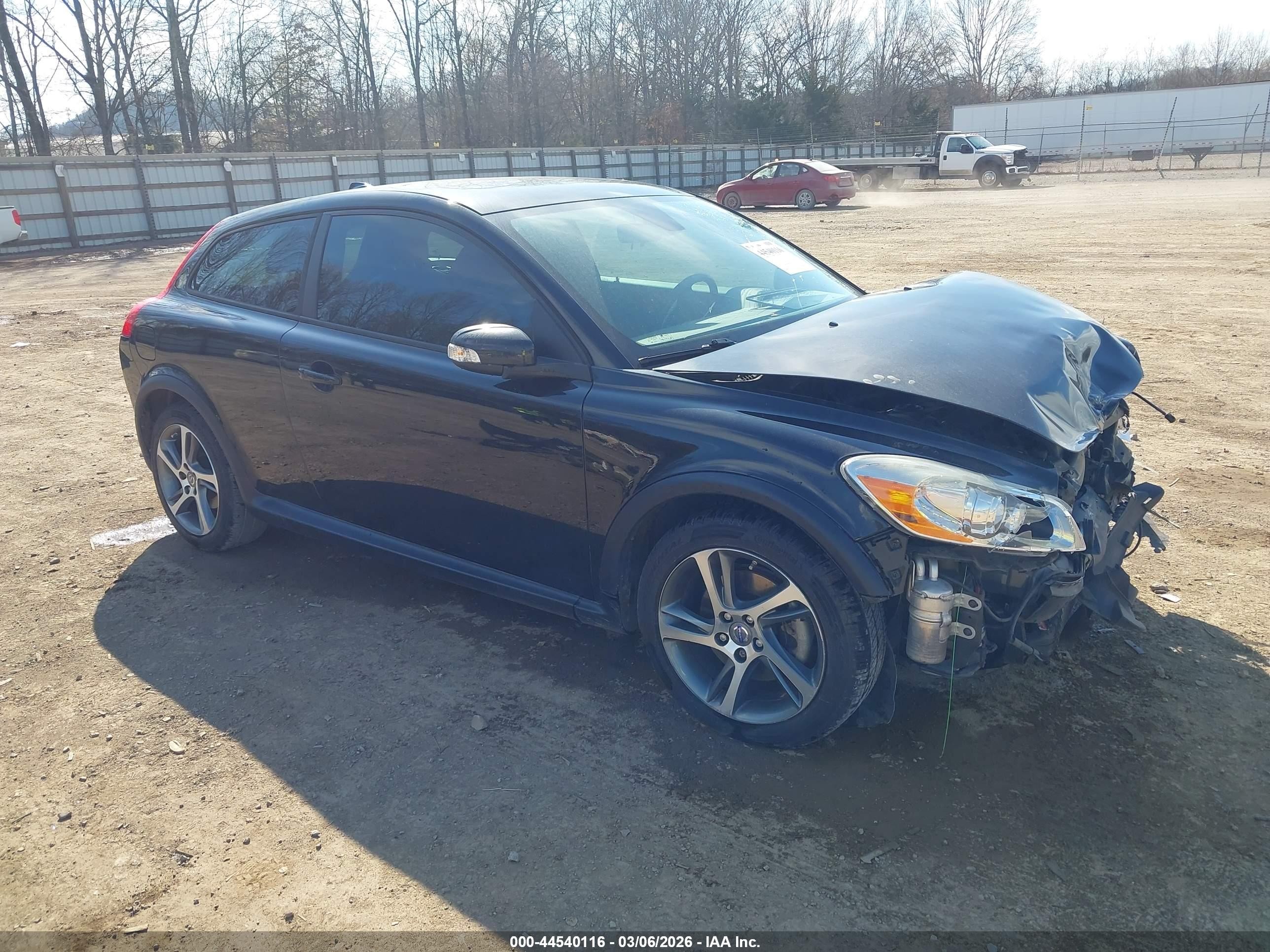 2013 Volvo C30 T5, VIN YV1672MK6D2306640 — Front end