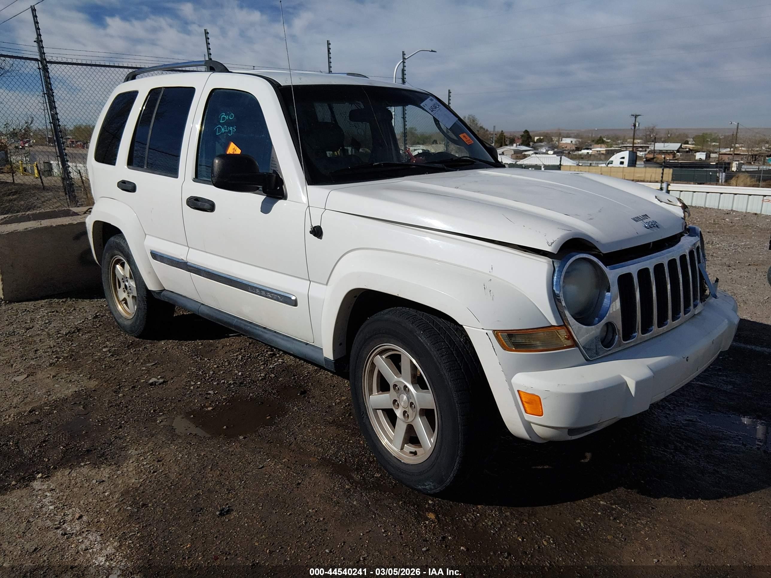 2006 Jeep Liberty Limited, VIN 1J4GK58K96W269464 — Front end