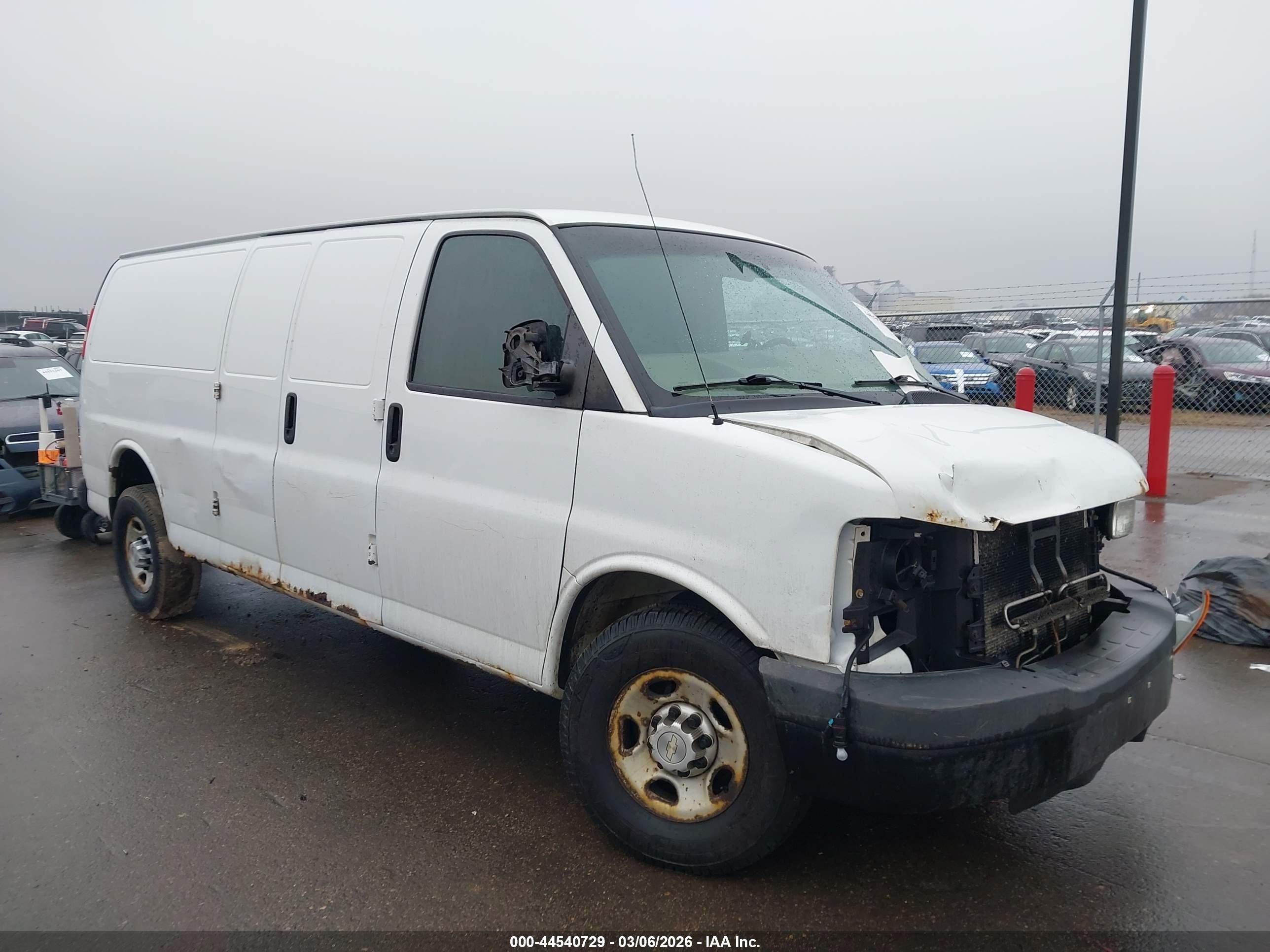 2013 Chevrolet Express 3500, VIN 1GCZGUCA1D1175484 — Front end