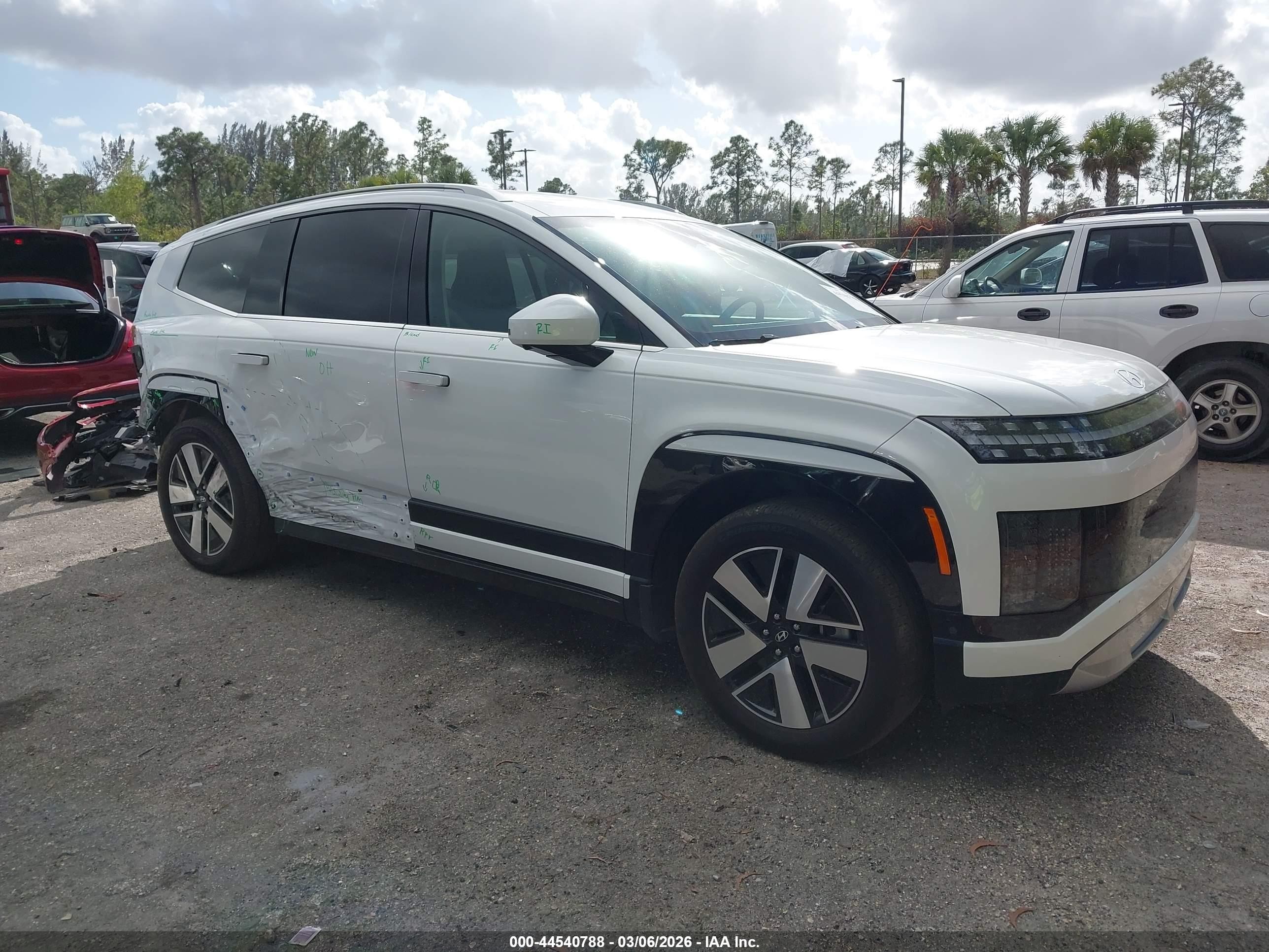 2026 Hyundai IONIQ 9 SEL, VIN 7YAMUFS33TY005353 — Rear end