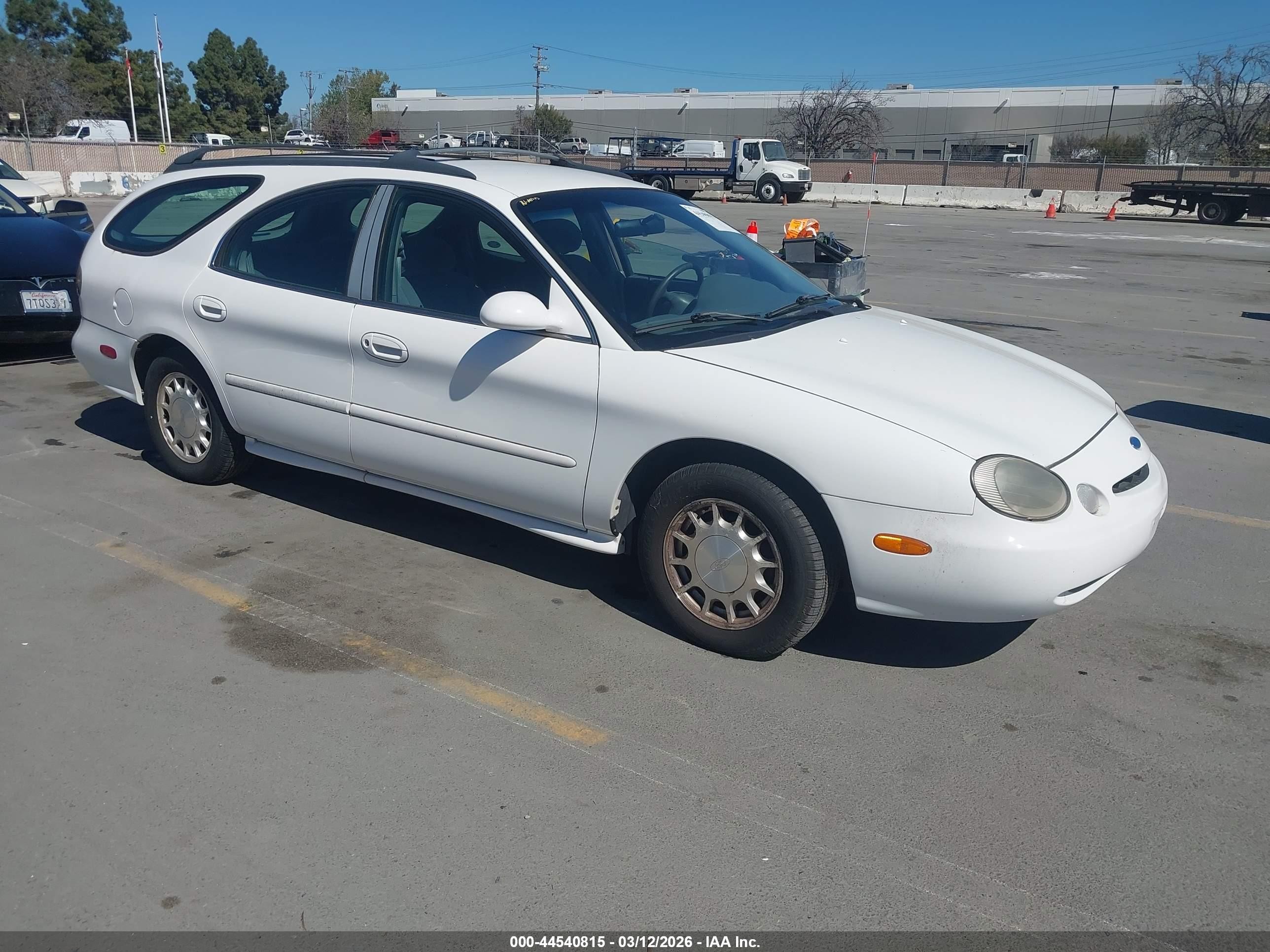 1996 Ford Taurus, VIN 1FALP58S5TA194573 — Normal wear
