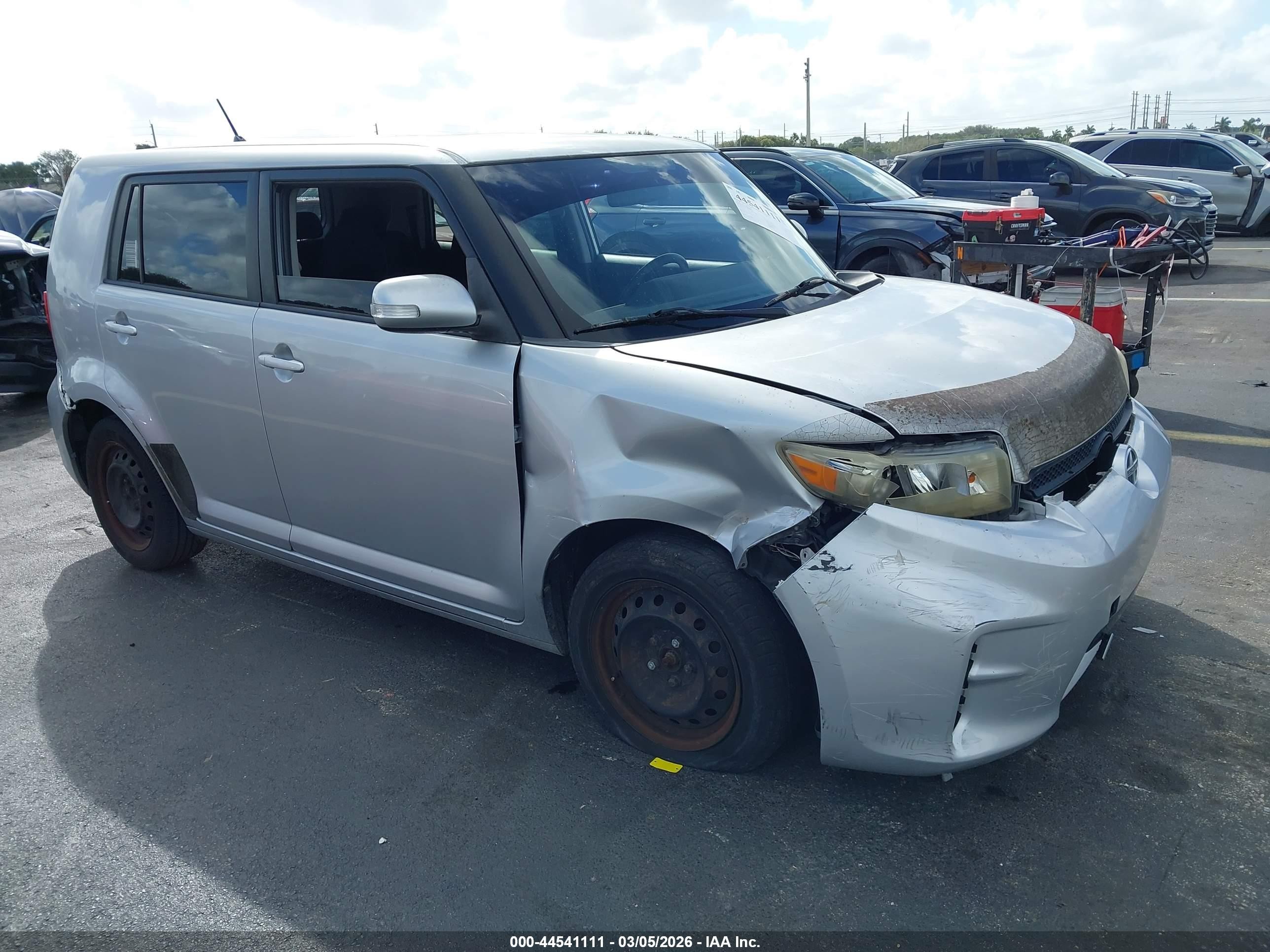 2014 Scion xB, VIN JTLZE4FE6EJ050524 — Front end