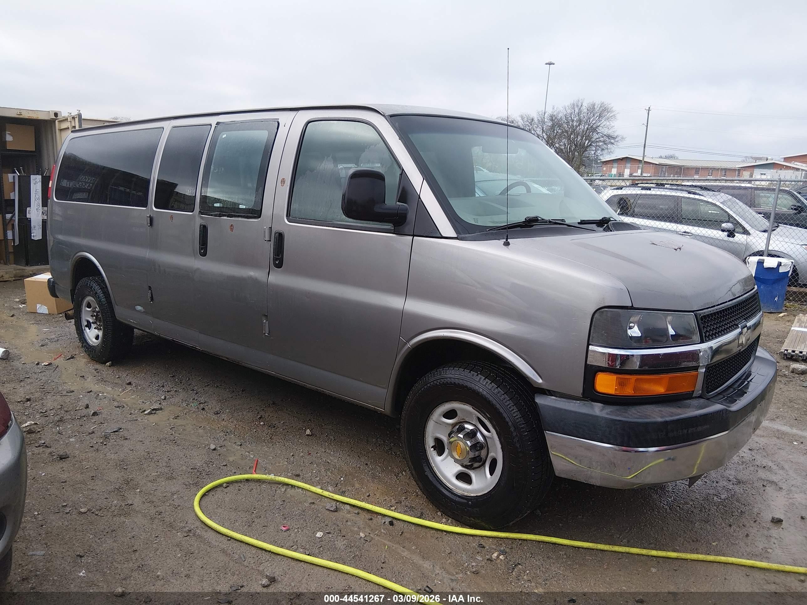 2007 Chevrolet Express Passenger, VIN 1GAHG39U871225852 — Normal wear