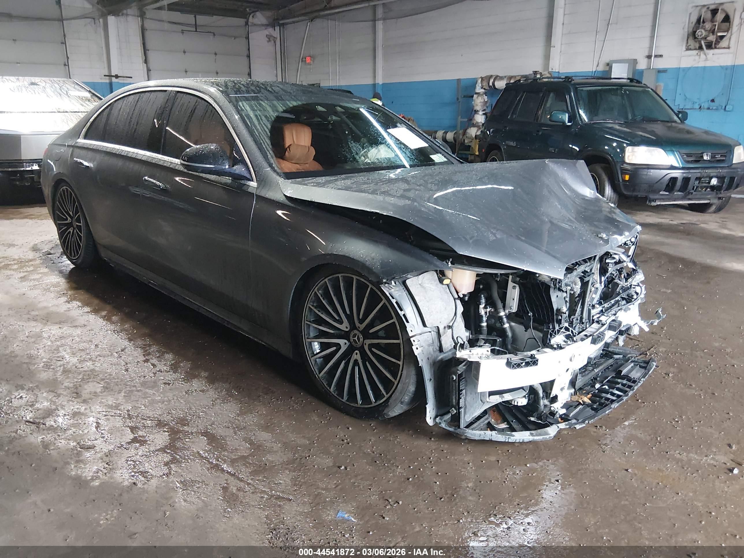 2022 Mercedes-Benz S 580, VIN W1K6G7GB2NA166386 — Front end