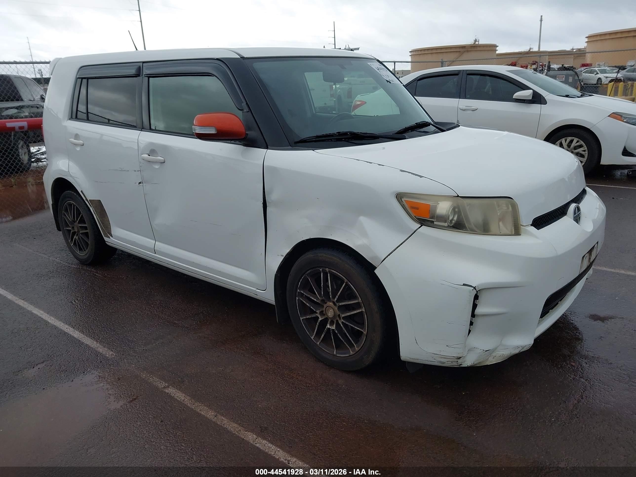 2014 Scion xB, VIN JTLZE4FE7EJ060415 — Front end