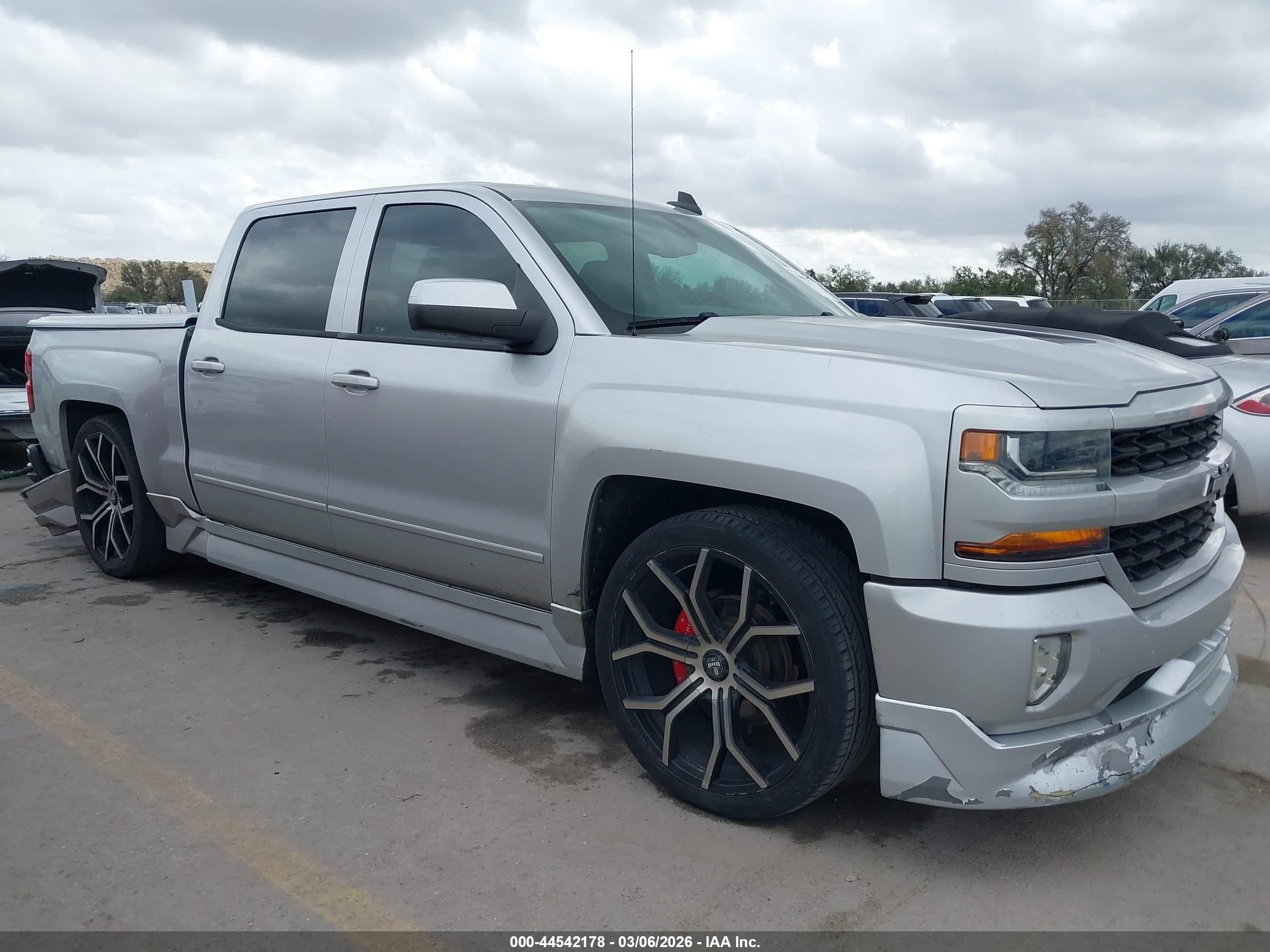 2018 Chevrolet Silverado 1500 LT, VIN 3GCPCREC7JG174013 — All over