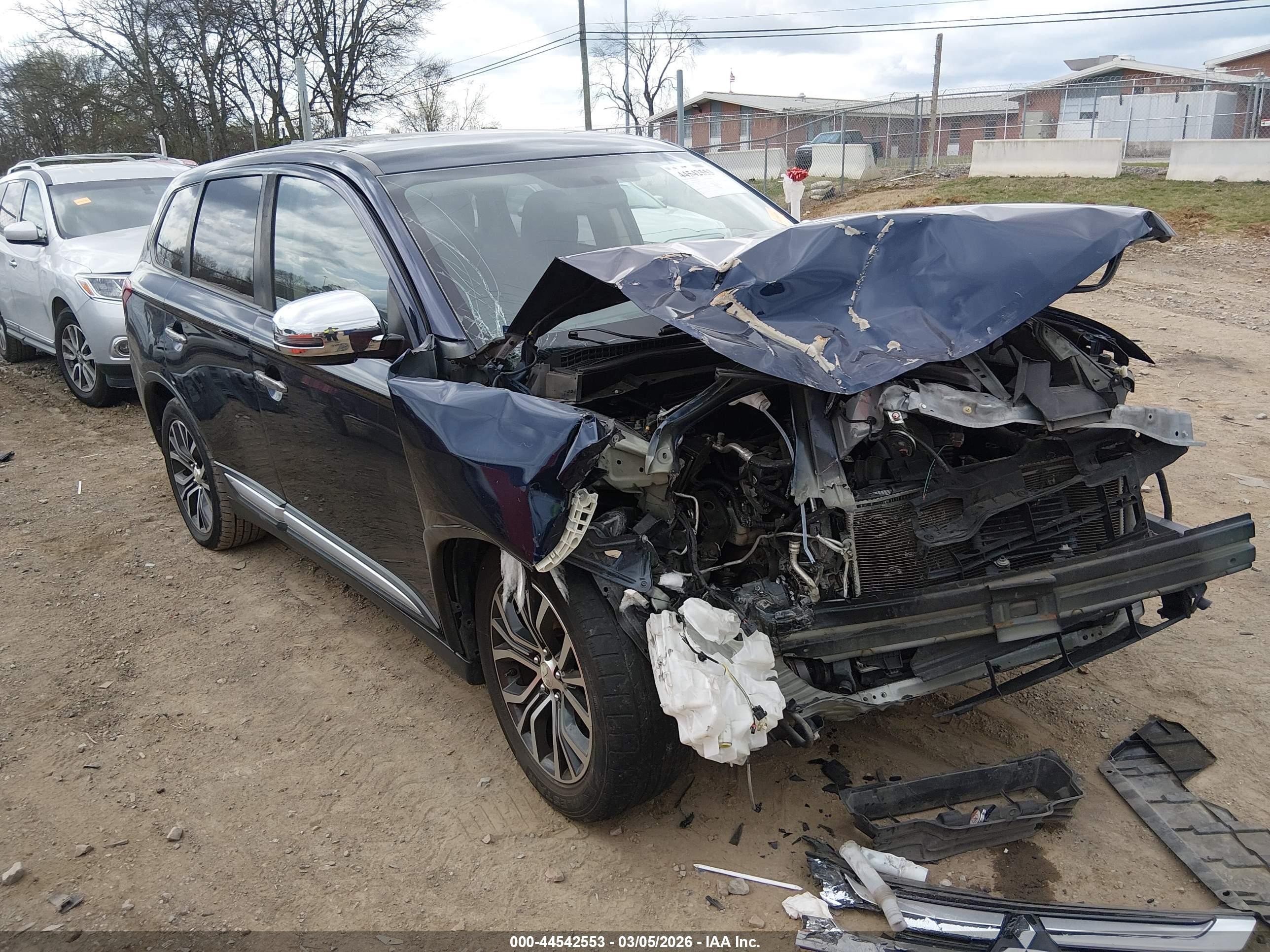 2017 Mitsubishi Outlander SE, VIN JA4AD3A34HZ046712 — Front end