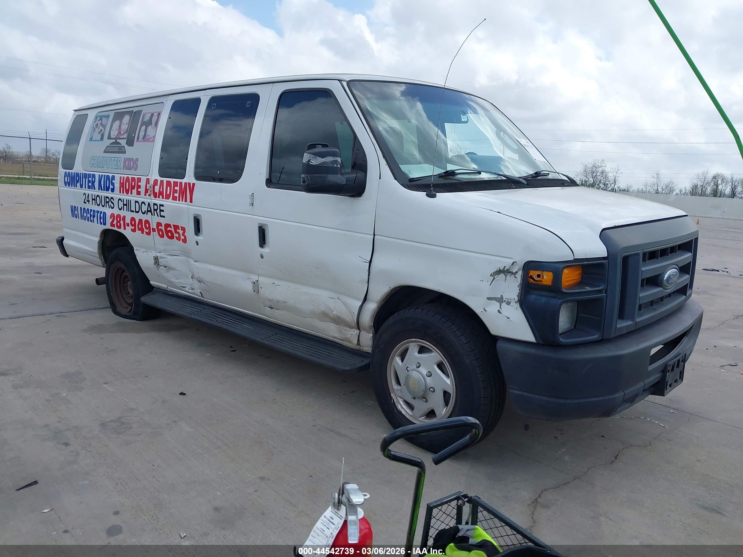 2013 Ford Econoline Passenger XLT, VIN 1FBSS3BL7DDA49372 — Side