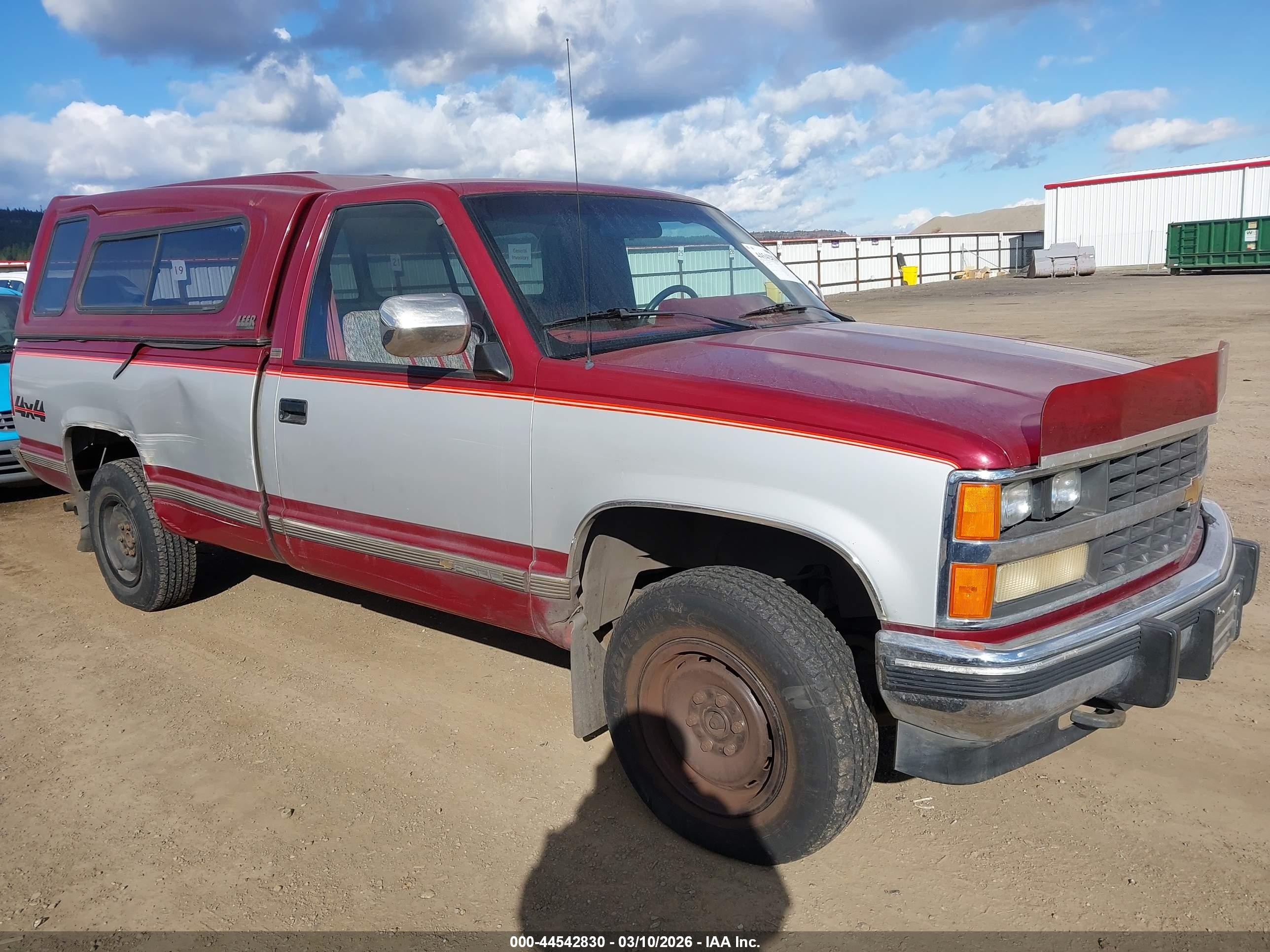 1988 Chevrolet Silverado 2500, VIN 1GCFK24K5JE204857 — Side
