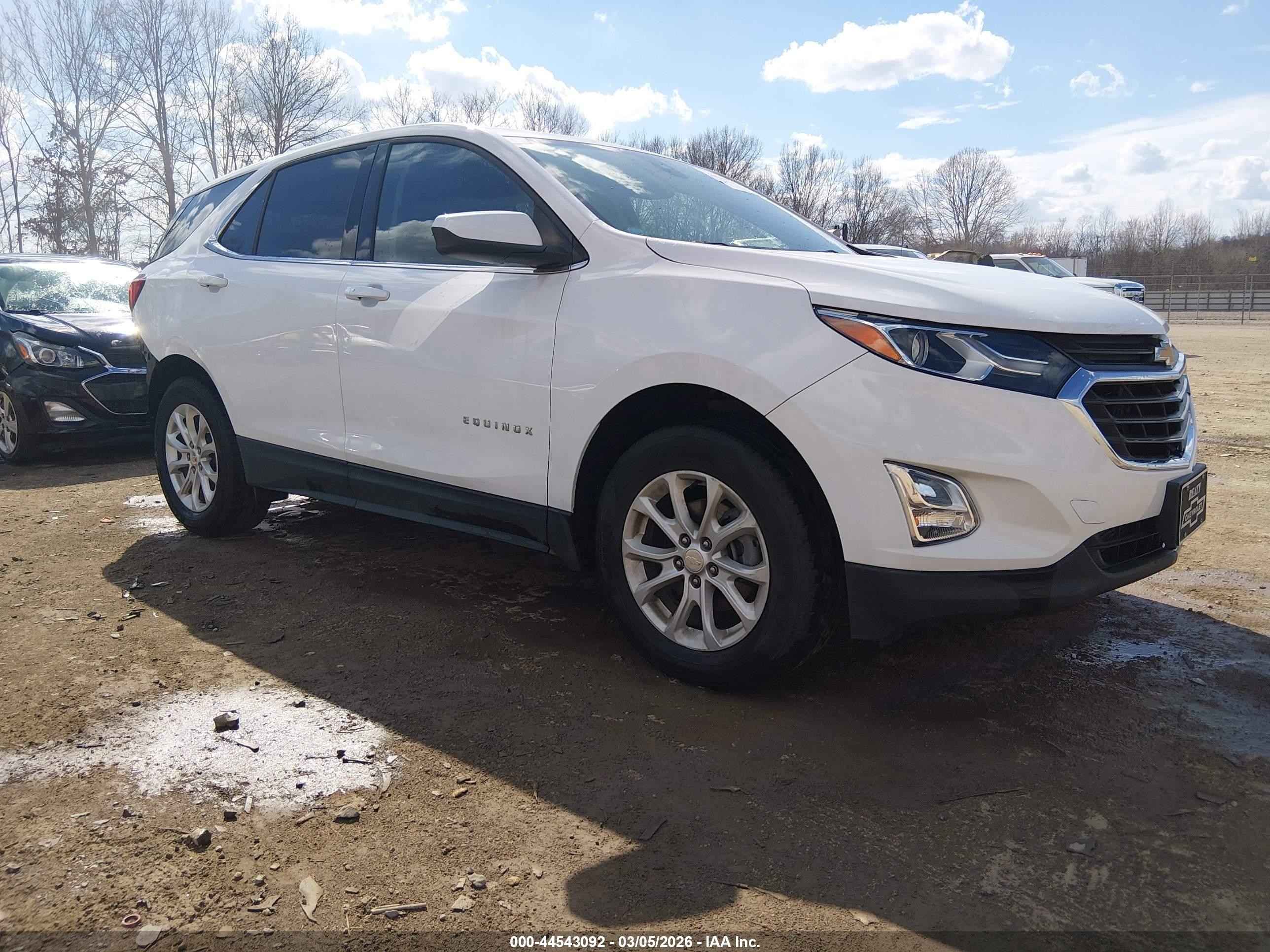 2020 Chevrolet Equinox LT, VIN 3GNAXUEVXLL270542 — Rear end
