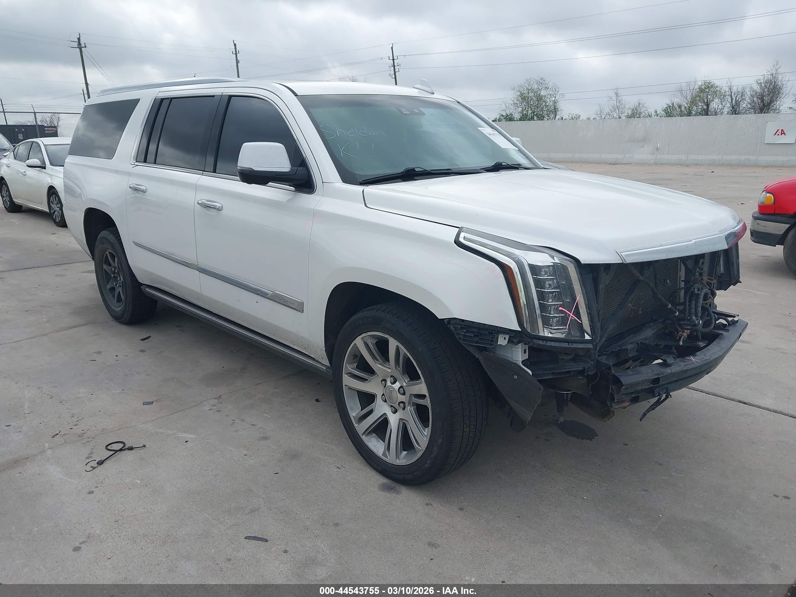 2017 Cadillac Escalade ESV Premium Luxury, VIN 1GYS3JKJ0HR161350 — Front end