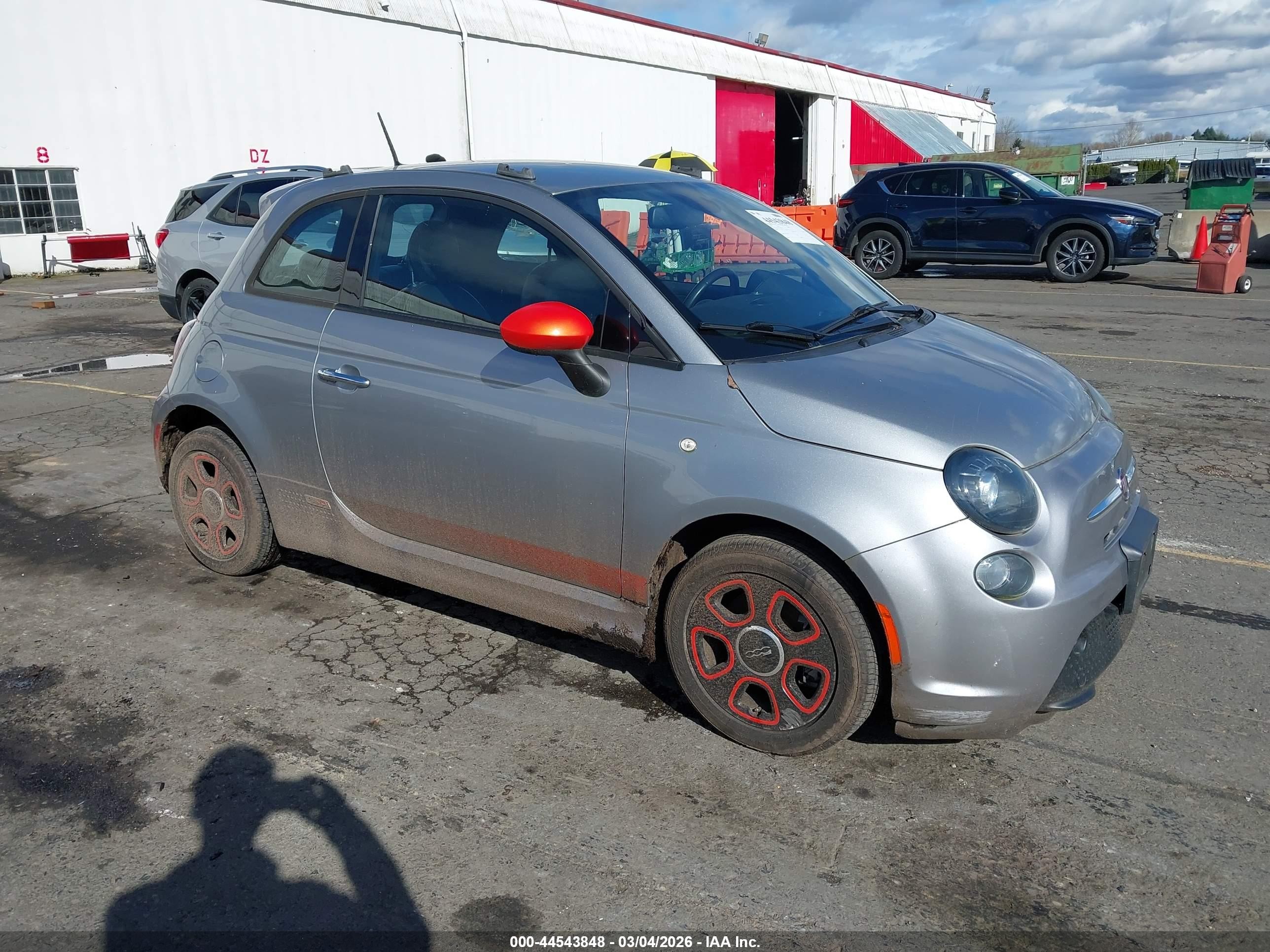 2015 FIAT 500e, VIN 3C3CFFGE7FT695450 — Front end