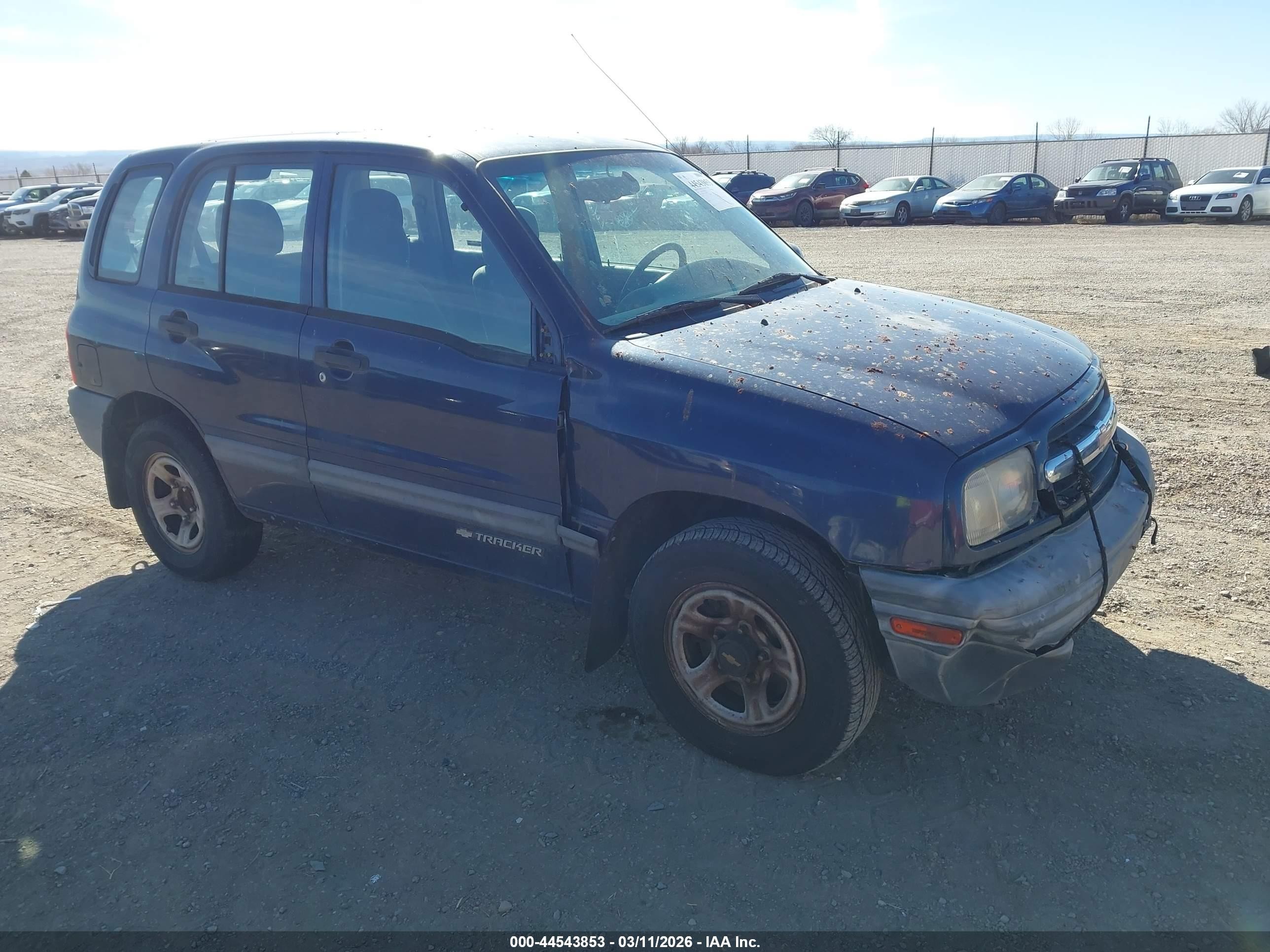 2000 Chevrolet Tracker, VIN 2CNBJ13C4Y6950944 — Front end