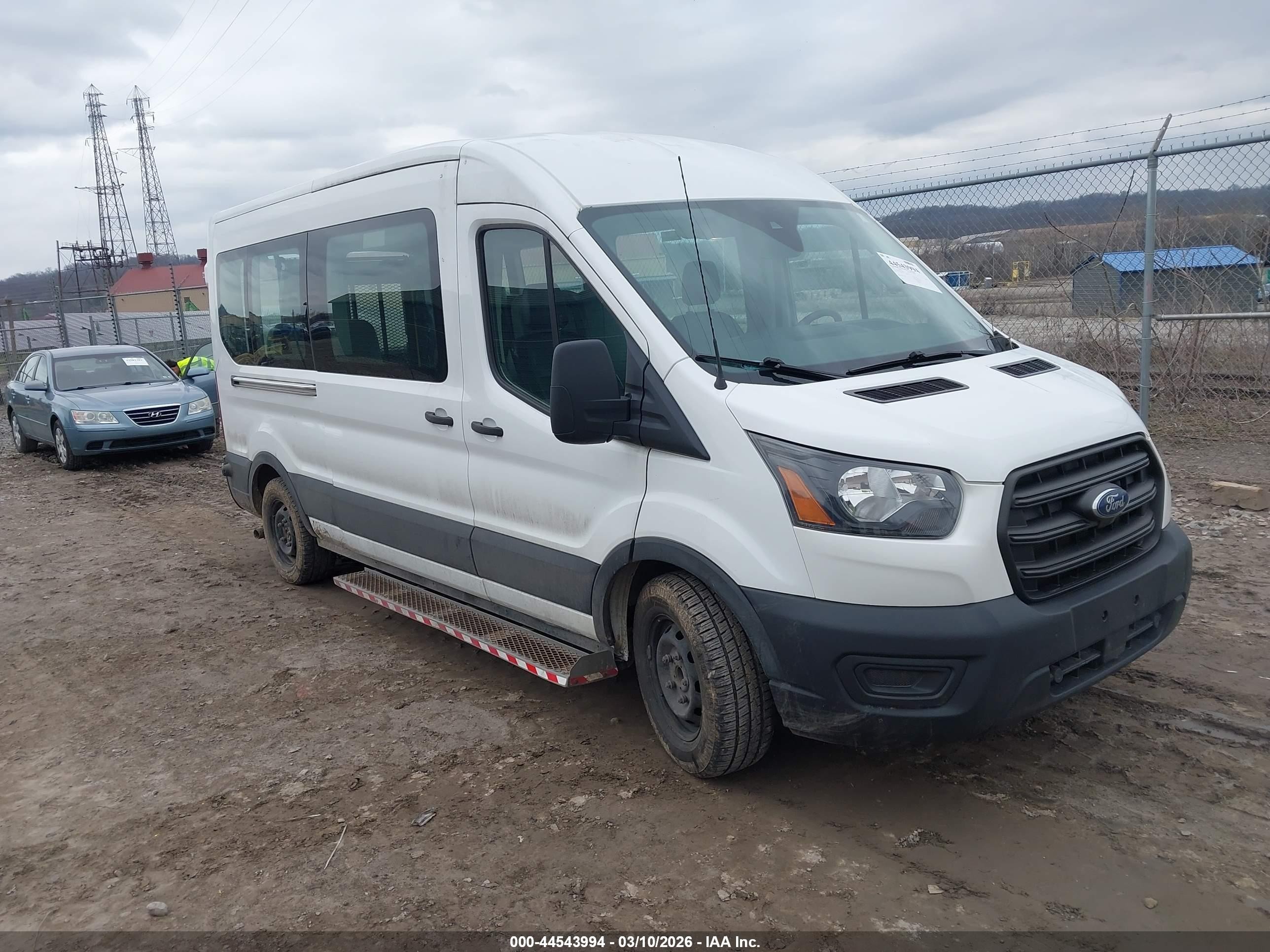 2020 Ford Transit Passenger XL, VIN 1FBAX2C87LKA89043 — Фото с аукциона