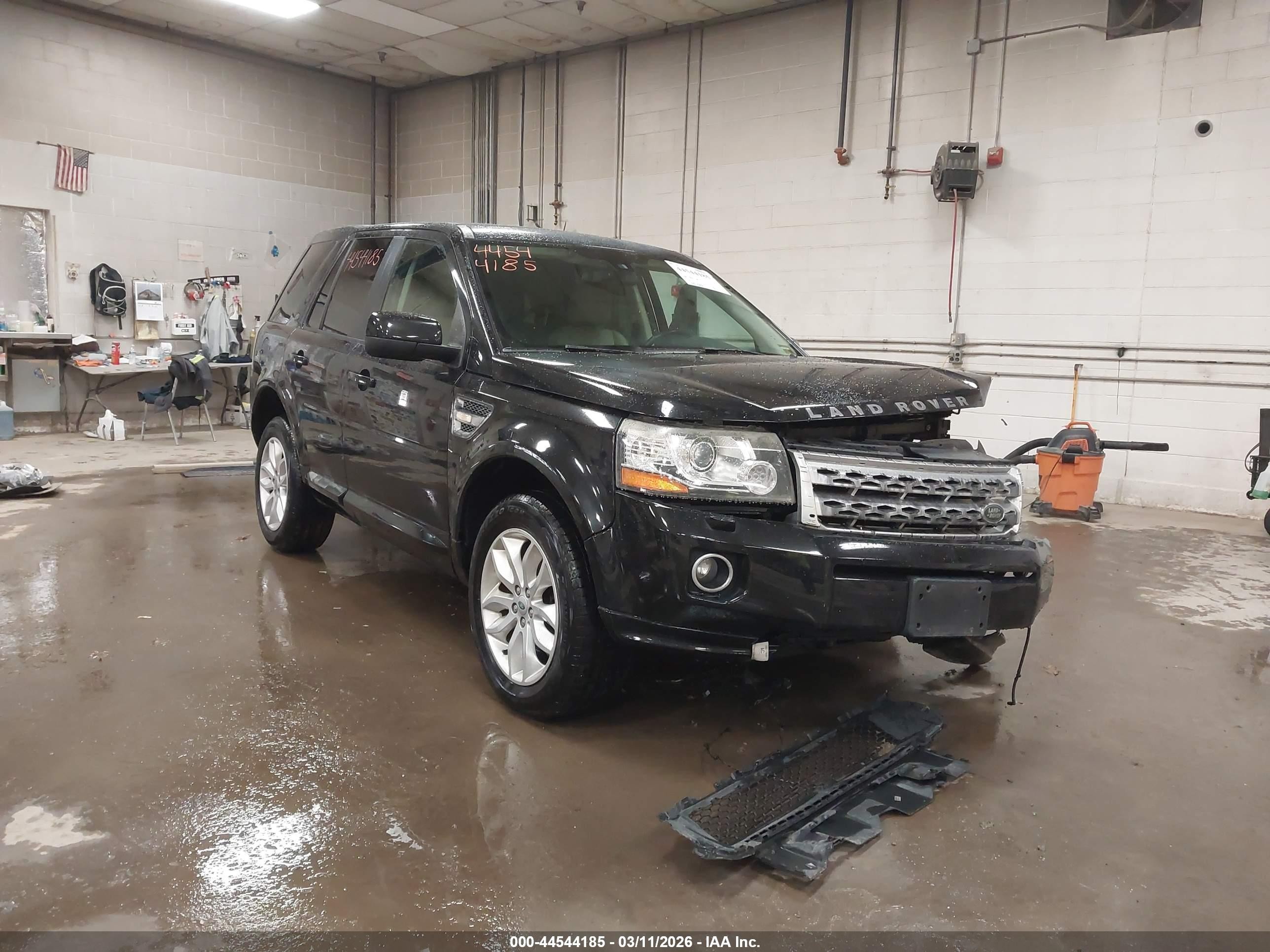 2013 Land Rover LR2, VIN SALFR2BG8DH334623 — Front end