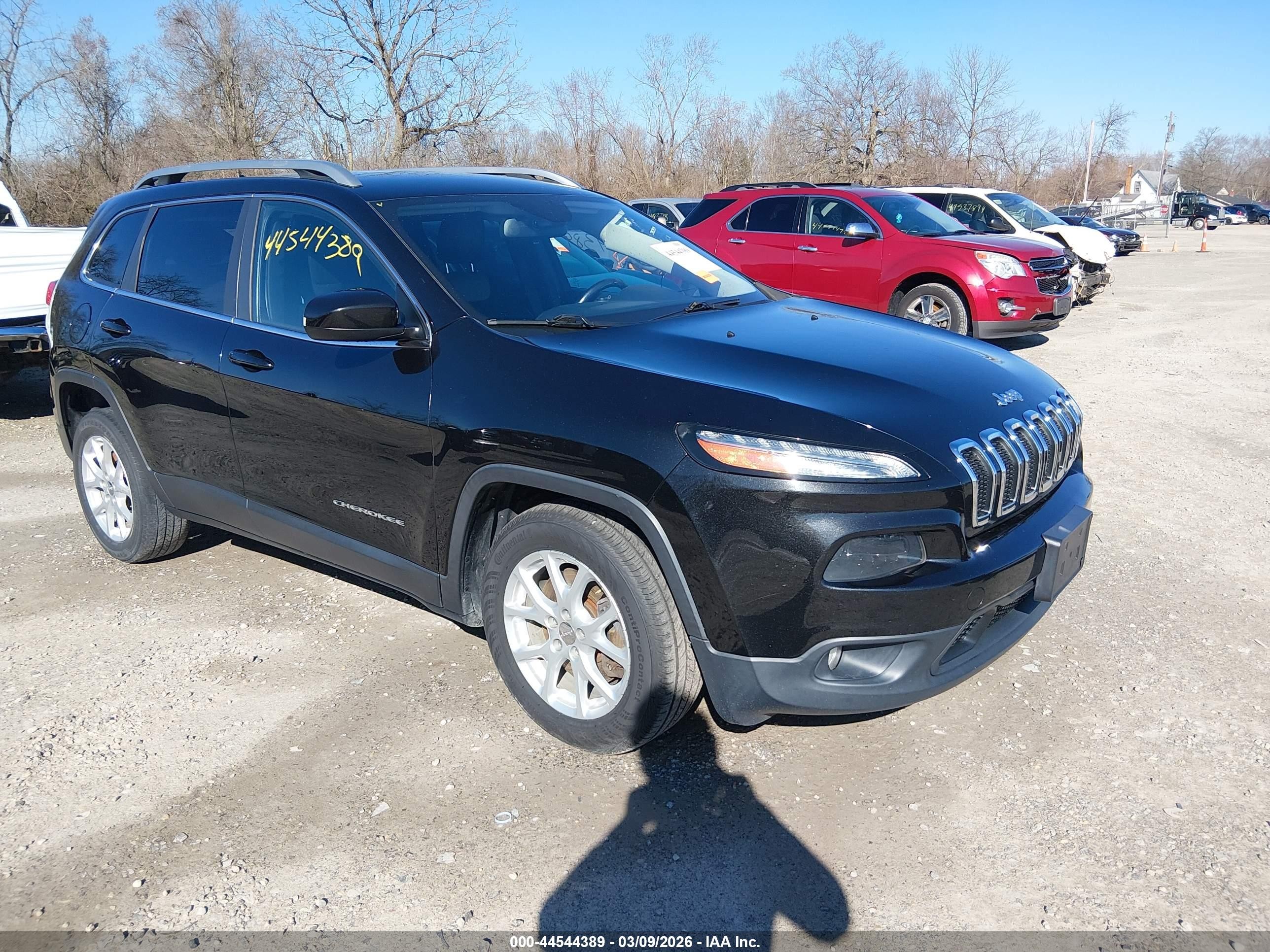 2014 Jeep Cherokee Latitude, VIN 1C4PJLCS8EW103374 — Бок