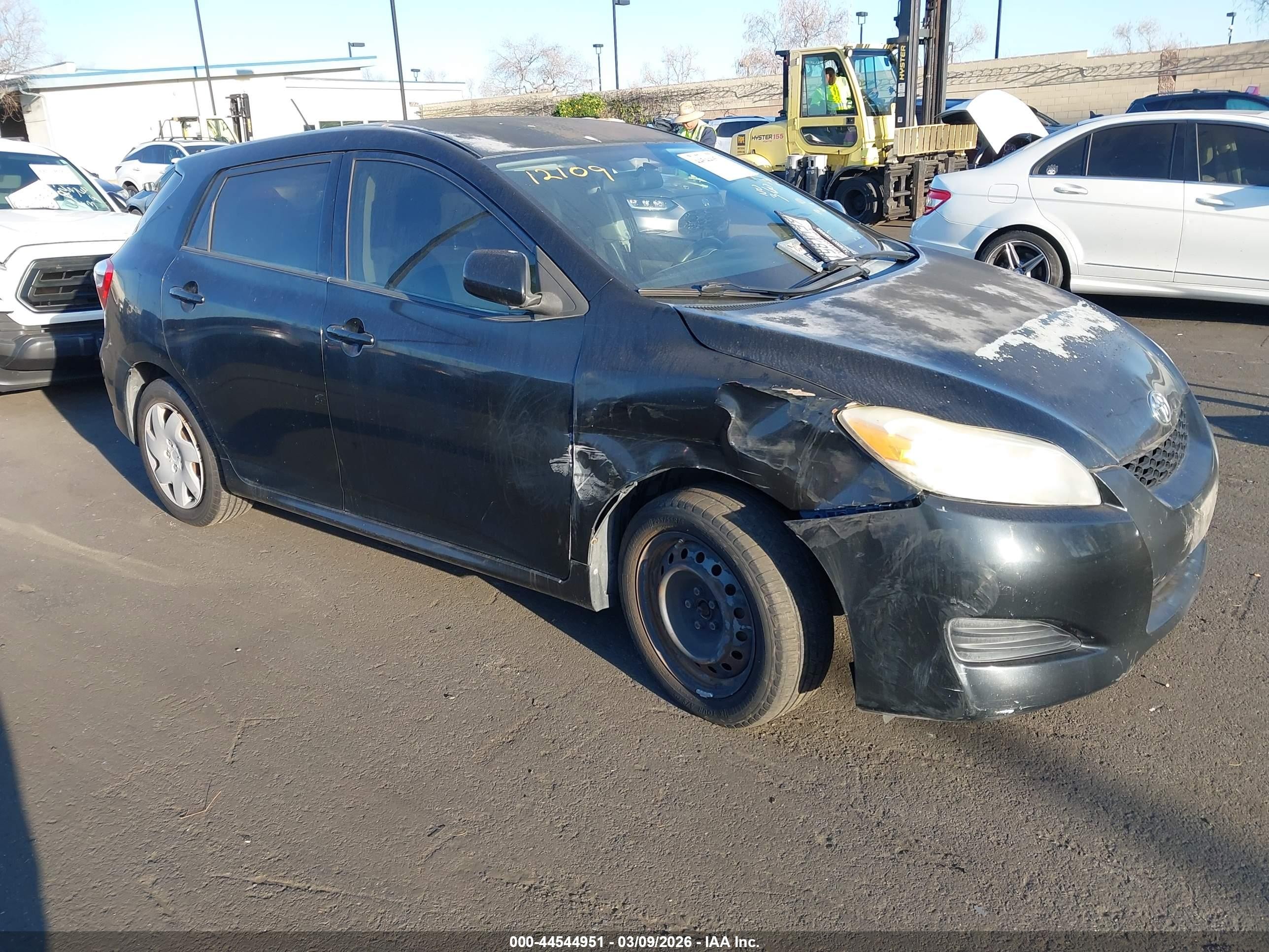 2009 Toyota Matrix, VIN 2T1KU40E59C038181 — Перед