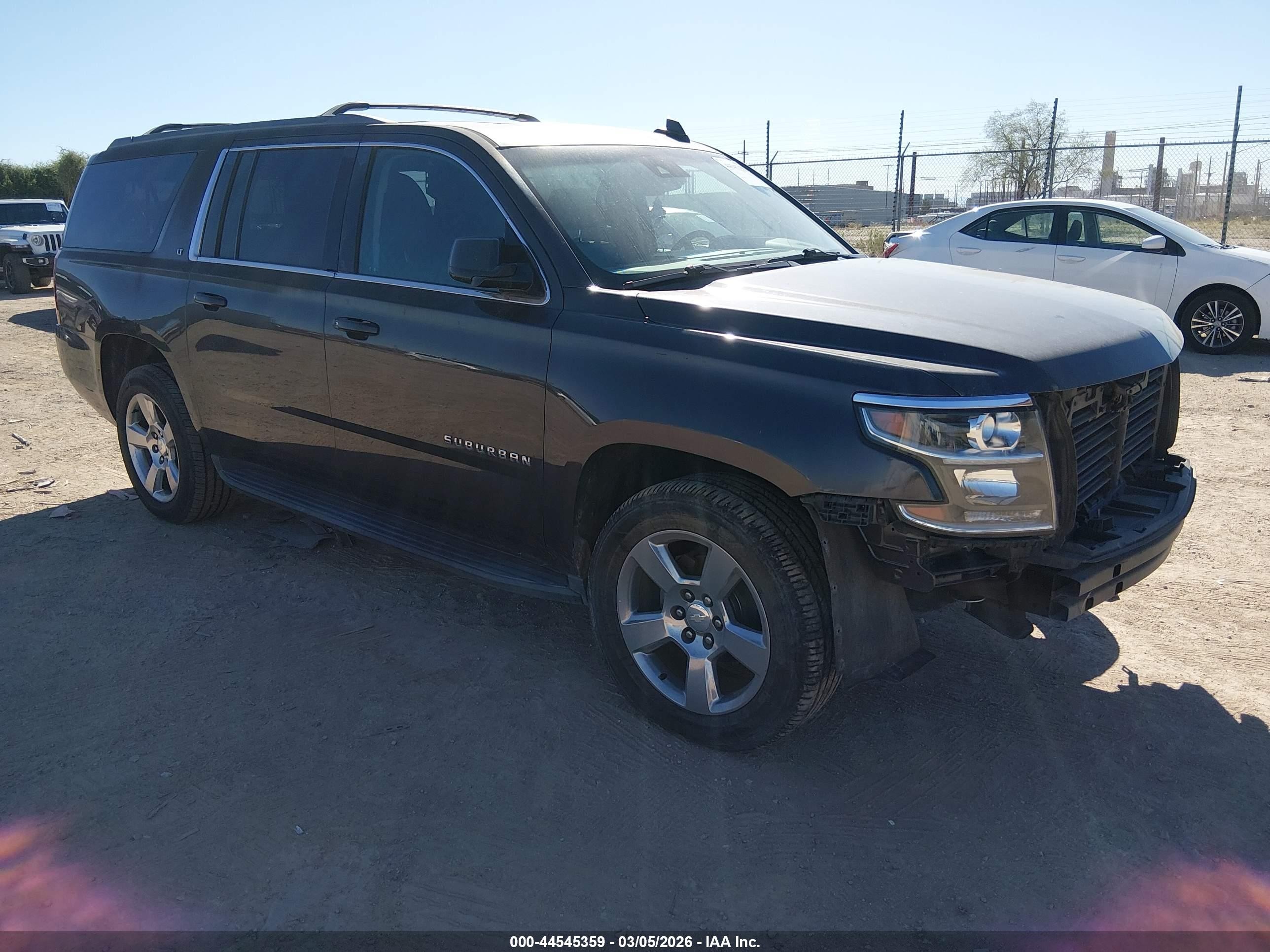 2017 Chevrolet Suburban LT, VIN 1GNSCHKC1HR291452 — Front end