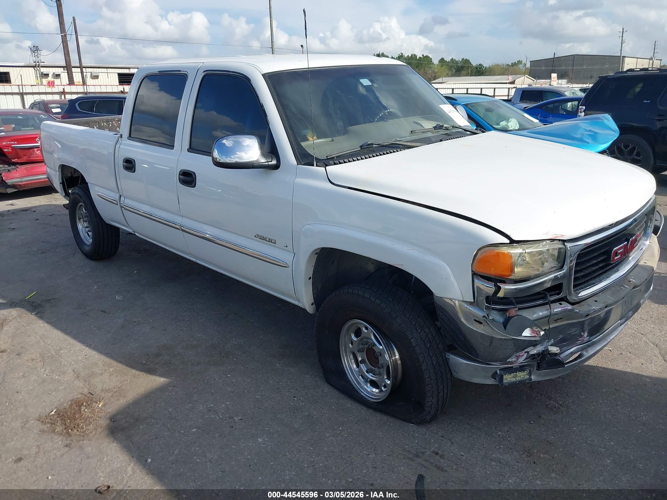 2002 GMC Sierra 1500HD SLE, VIN 1GTGC13U02F145047 — Front end