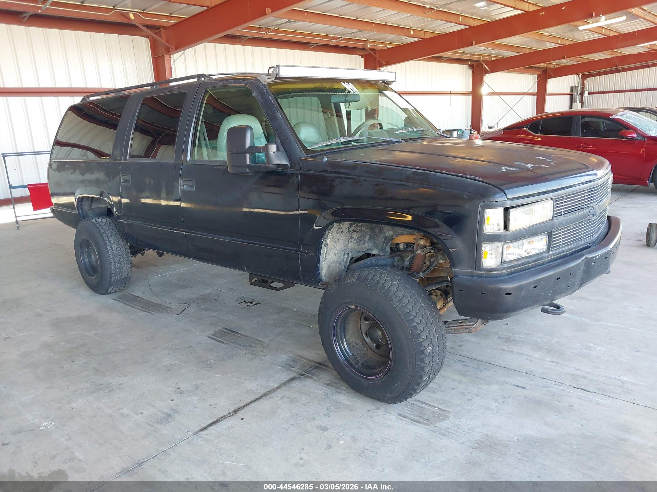 1994 Chevrolet Suburban, VIN 1GNFK16K5RJ409905 — Rear end