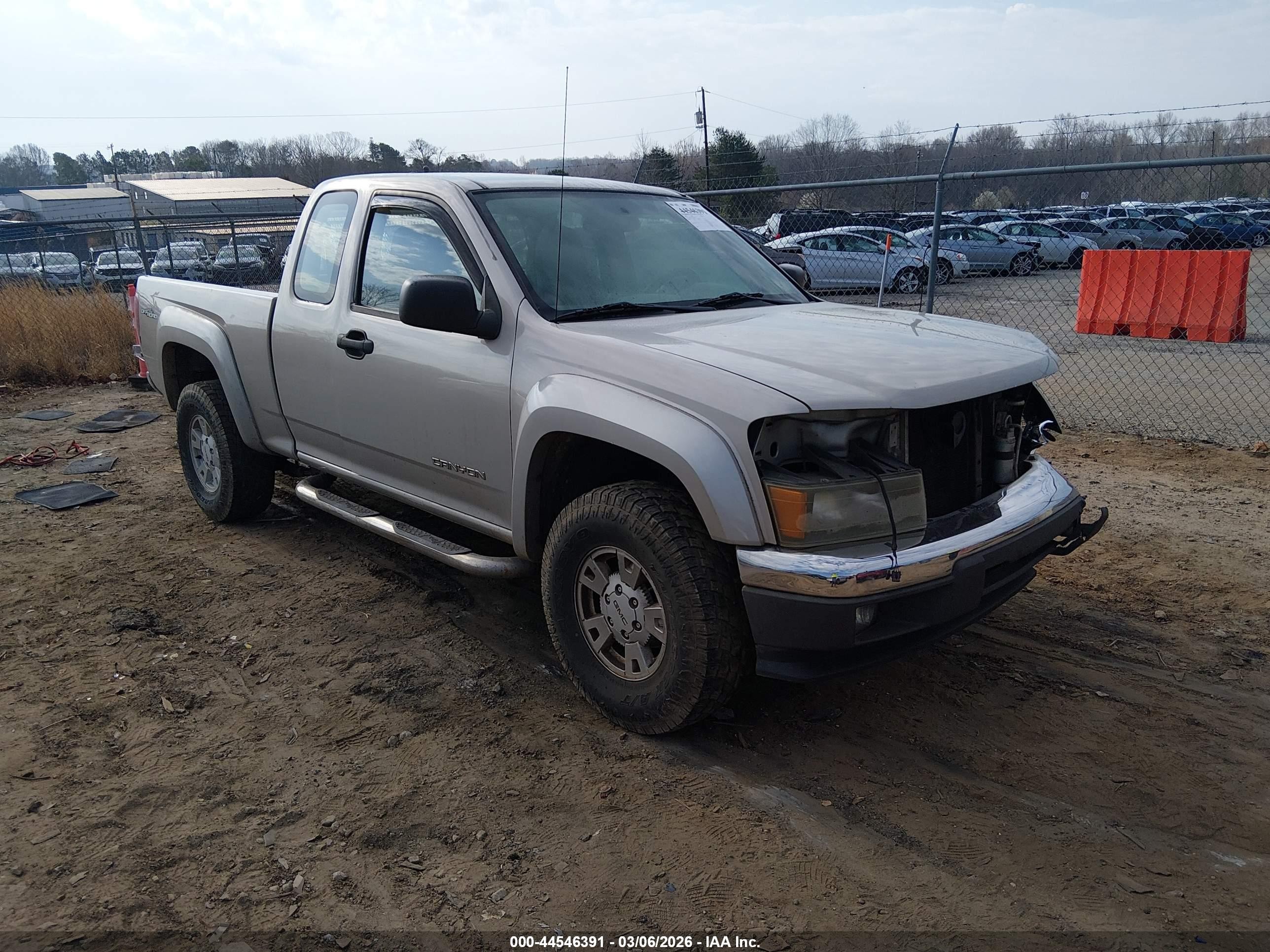 2004 GMC Canyon, VIN 1GTDS198348185114 — Перед