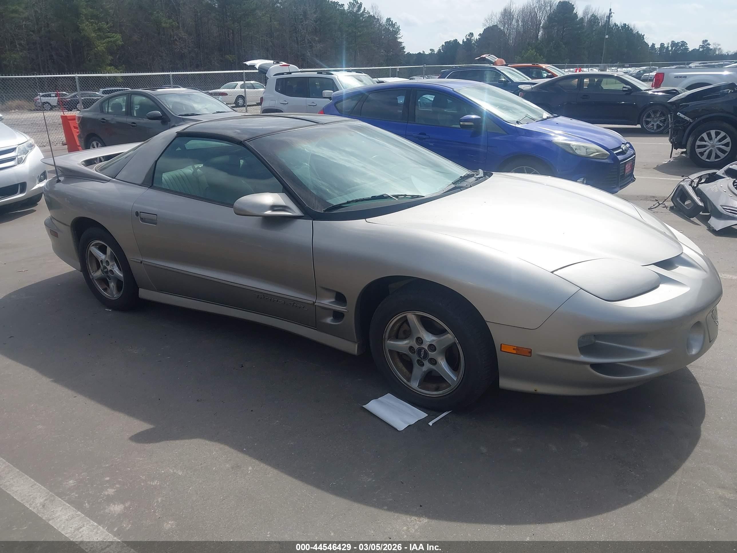 1999 Pontiac Firebird Formula, VIN 2G2FV22G8X2209999 — Normal wear