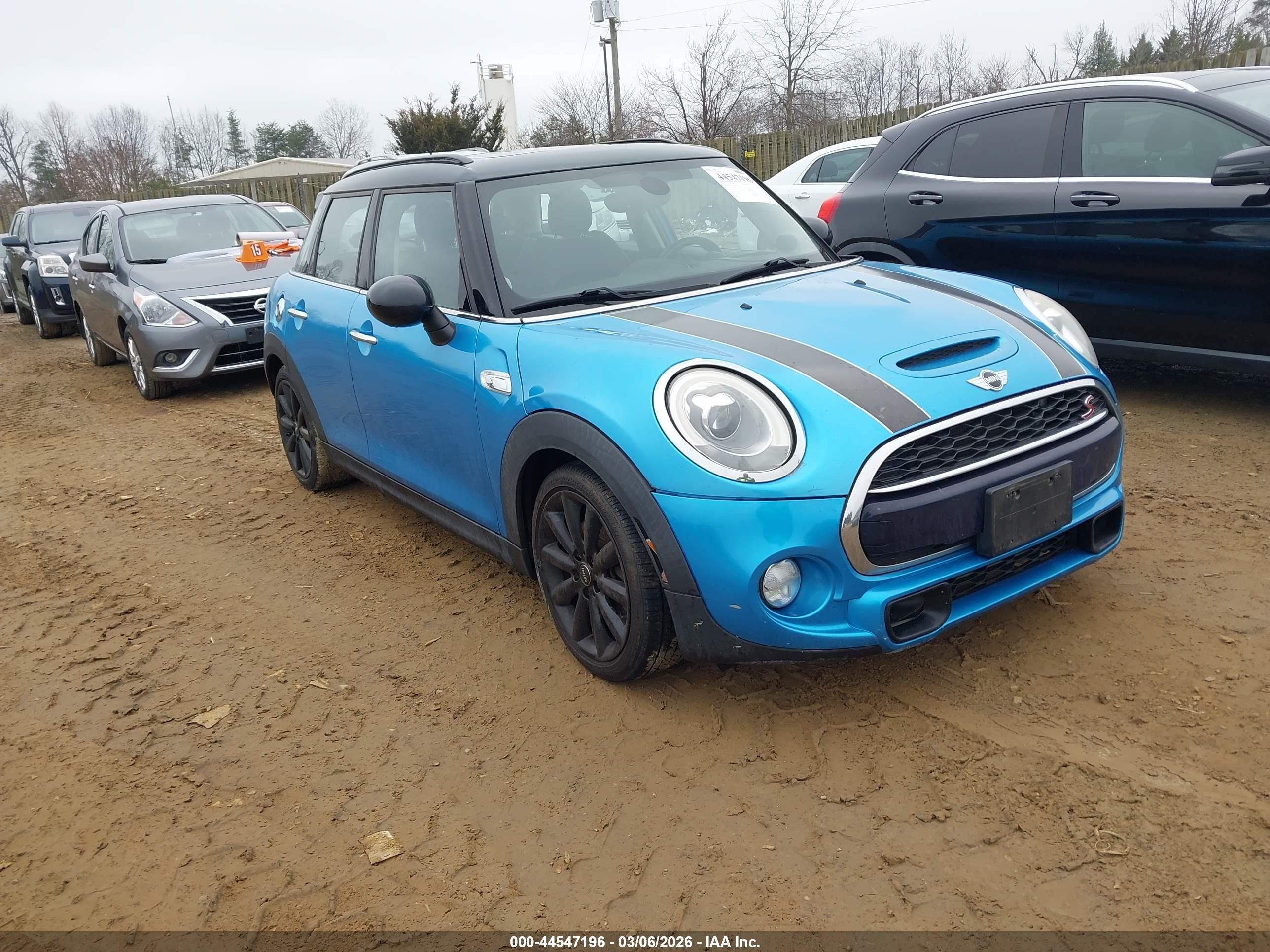 2017 MINI Hardtop 4 Door Cooper S, VIN WMWXU3C3XH2F49473 — Днище