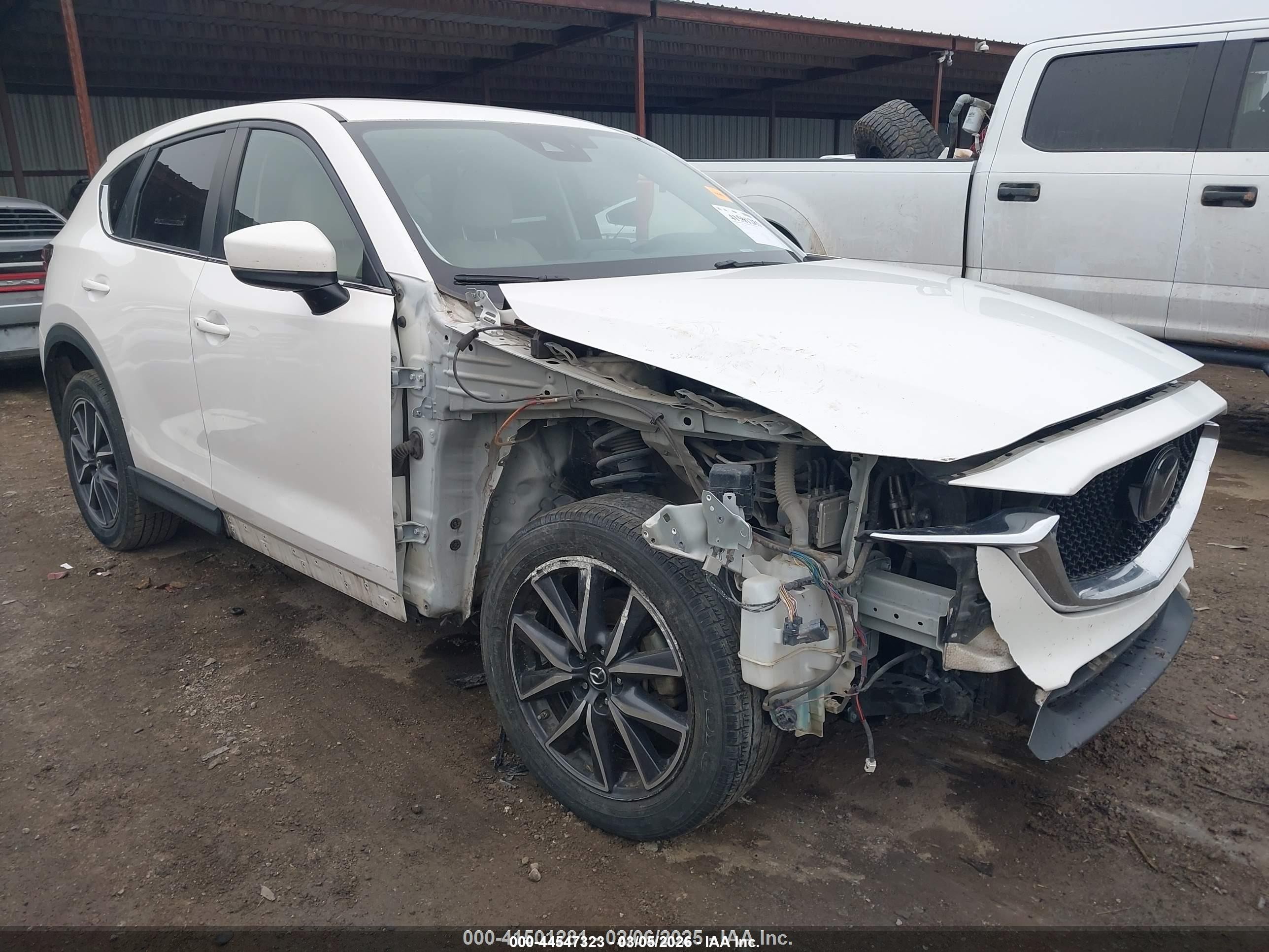 2018 Mazda CX-5 Touring, VIN JM3KFACMXJ1435770 — Front end